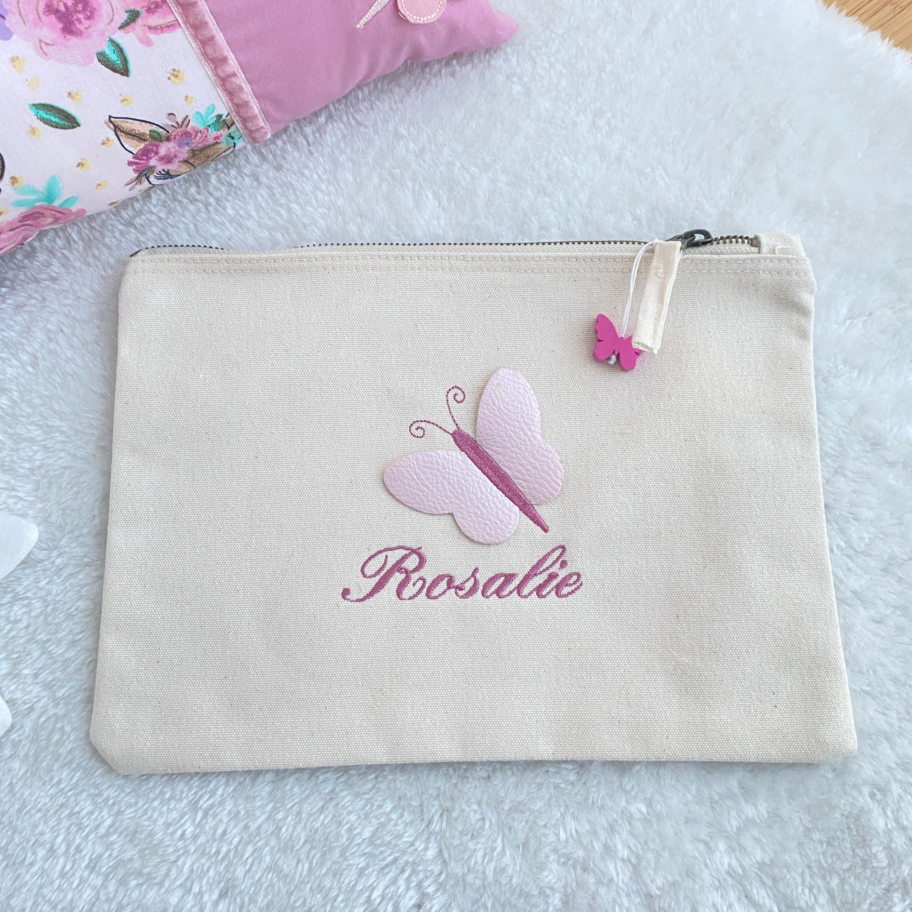 Kosmetiktasche mit Namen bestickt nadiARTig Handmade