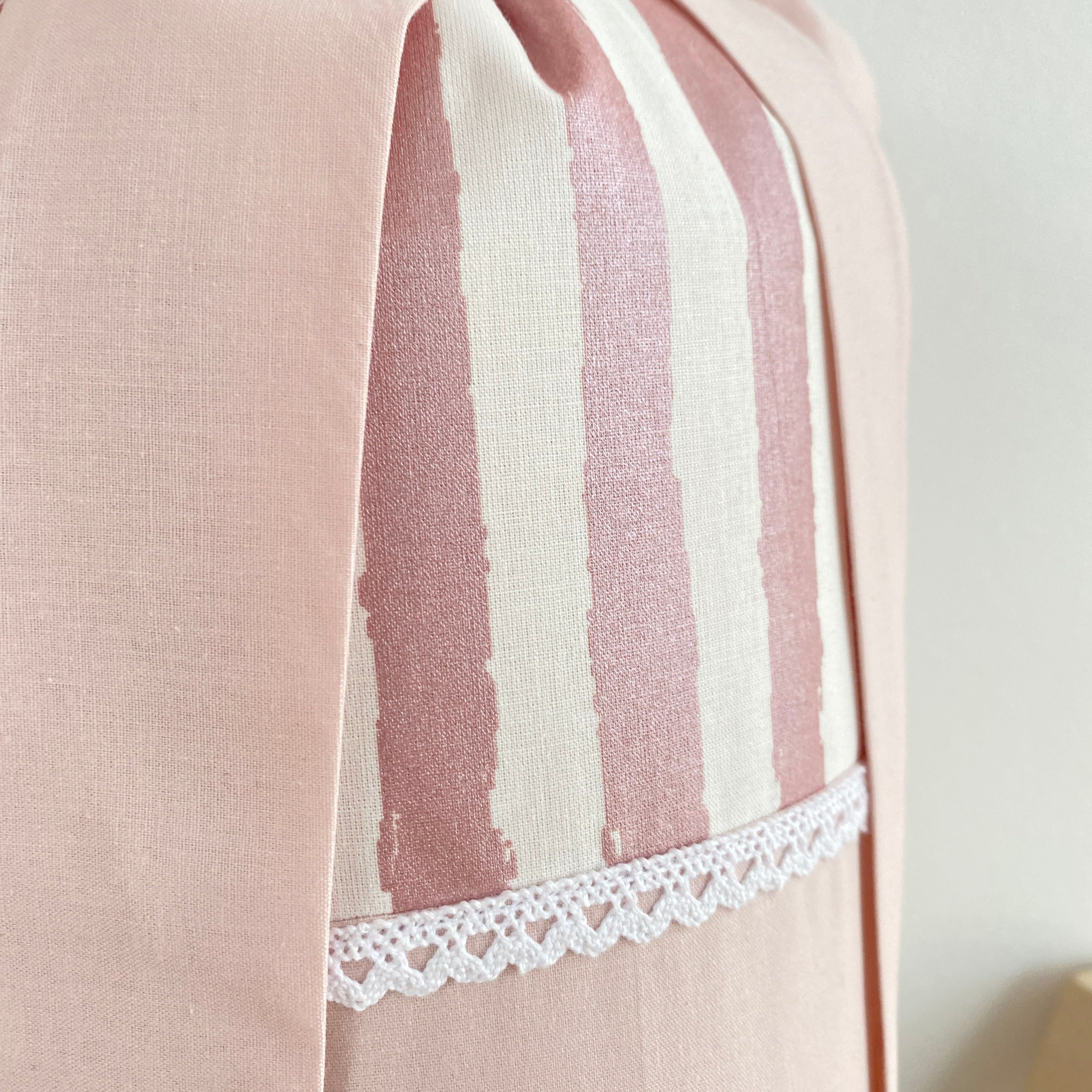 Schultüte Pferd mit Wollmähne in roségold gestreift