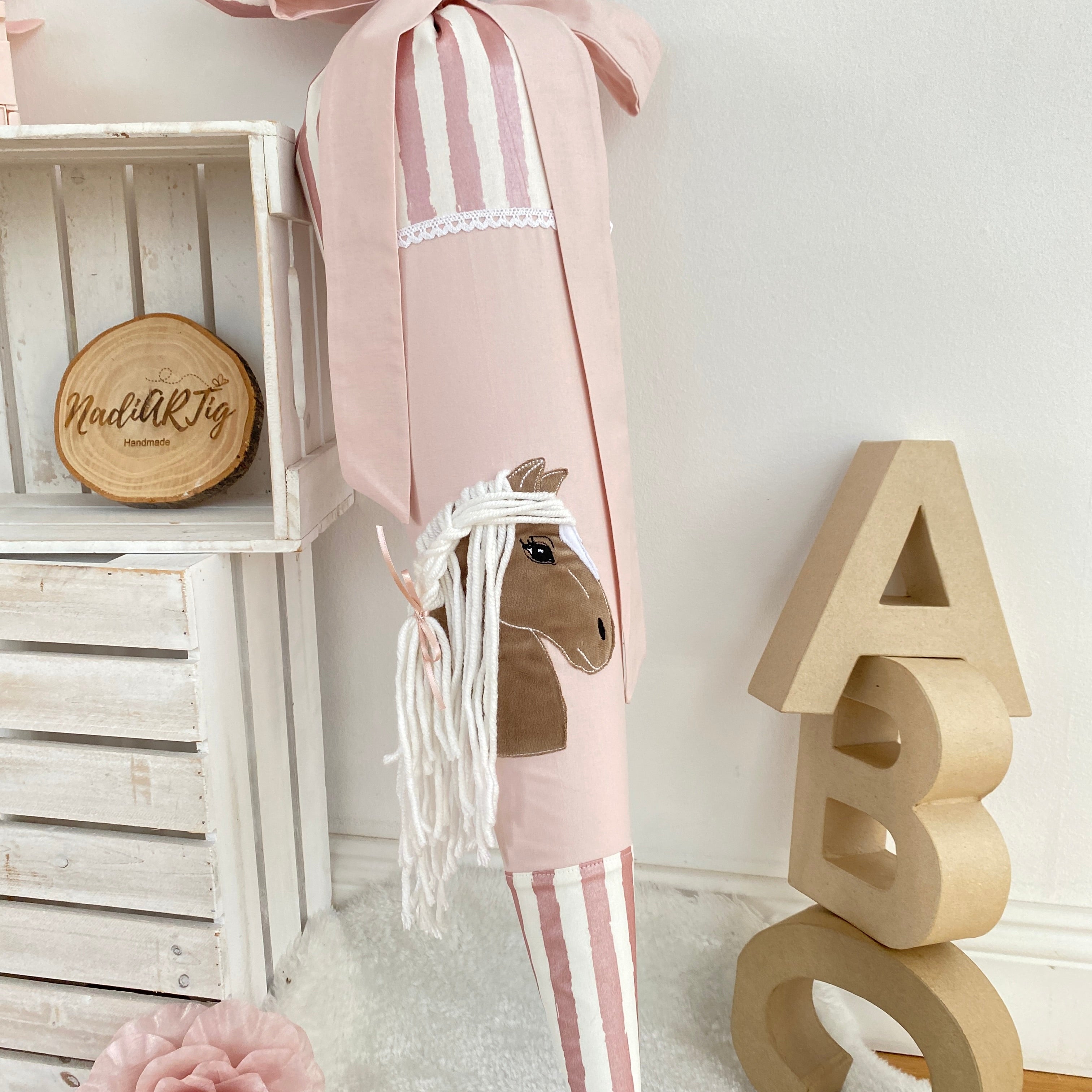 Schultüte Pferd mit Wollmähne in roségold gestreift