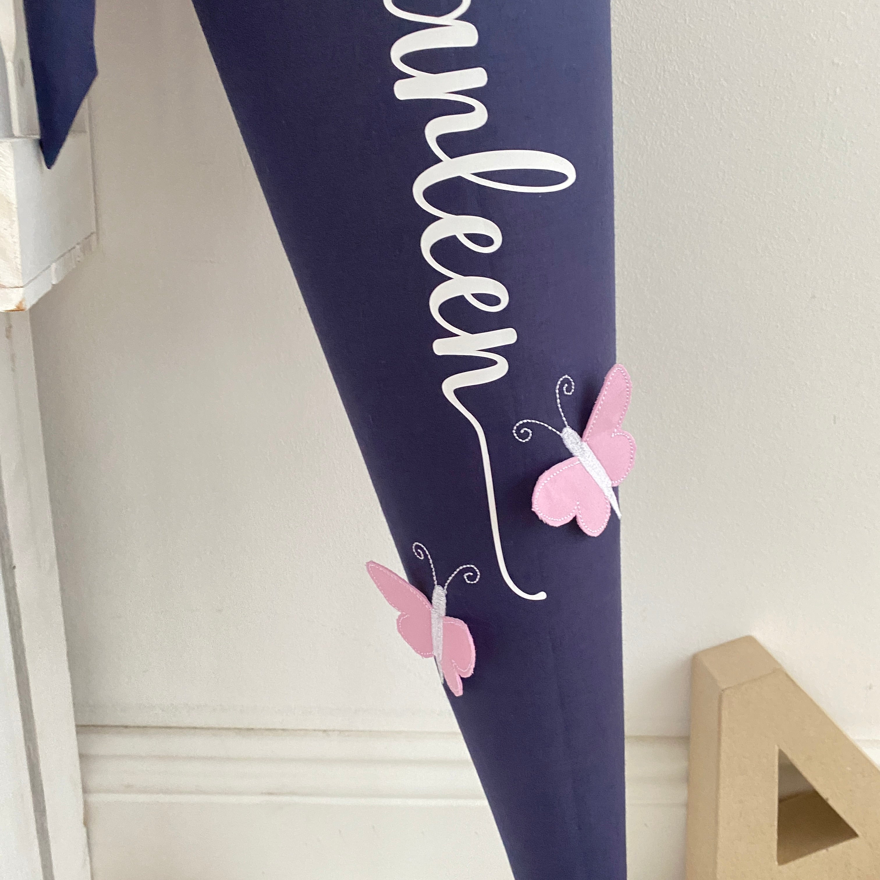 Schultüte Klassik in rosa/dunkelblau (Schmetterlinge)