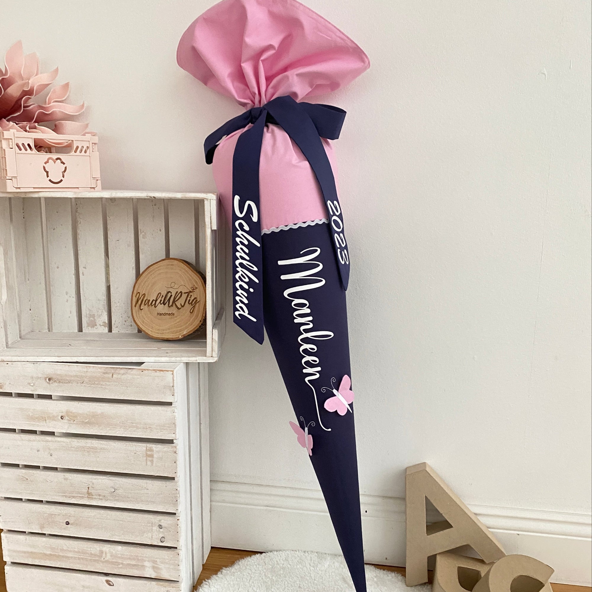 Schultüte Klassik in rosa/dunkelblau (Schmetterlinge)