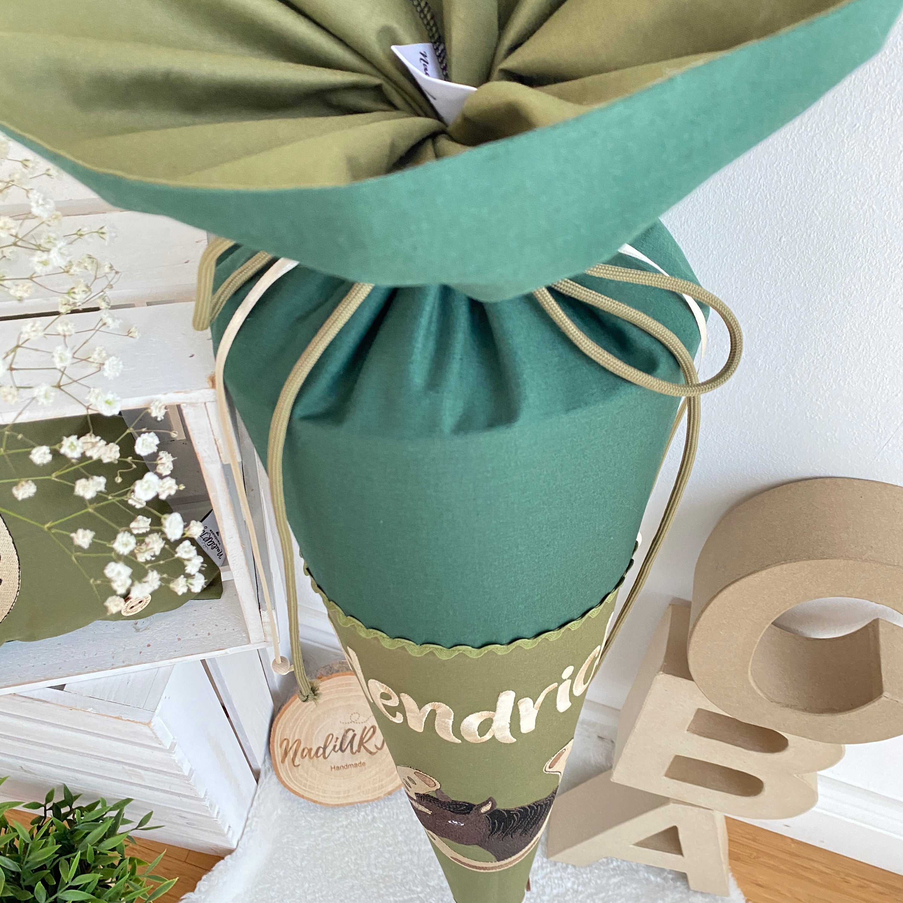 Schultüte Pferd für Jungen in olivegrün