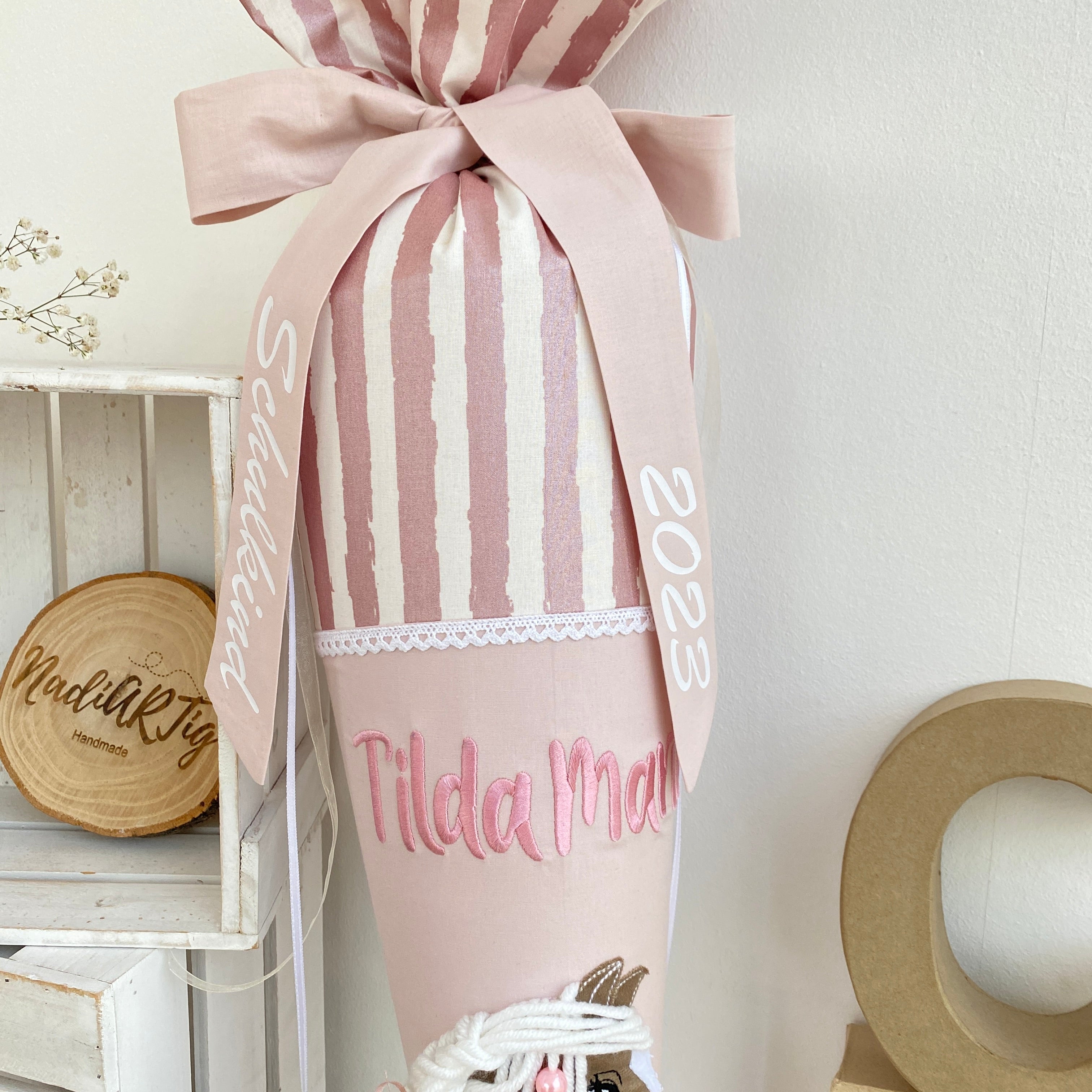 Schultüte Pferd mit Wollmähne in roségold gestreift