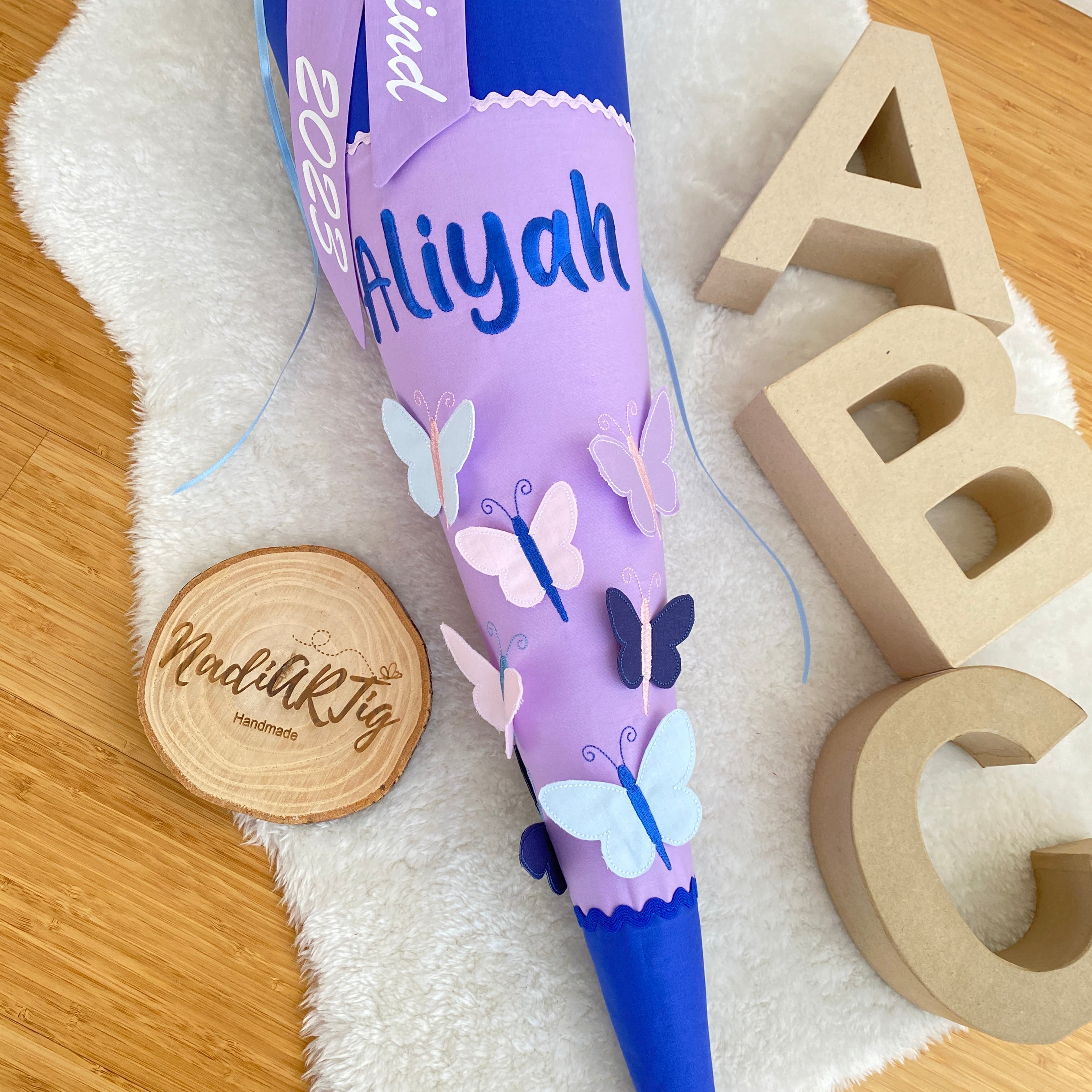 Schultüte Schmetterlinge in blau/flieder