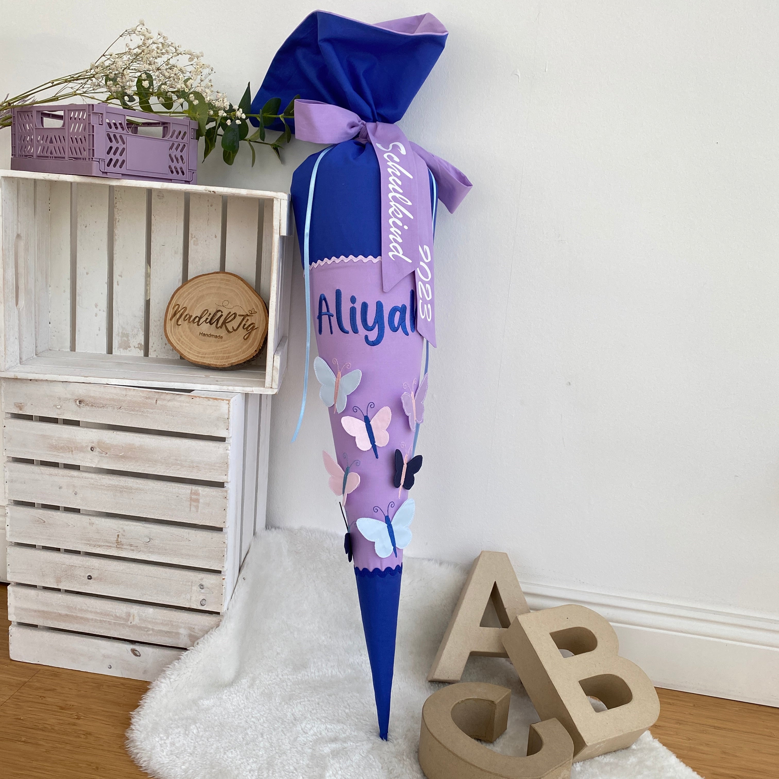 Schultüte Schmetterlinge in blau/flieder