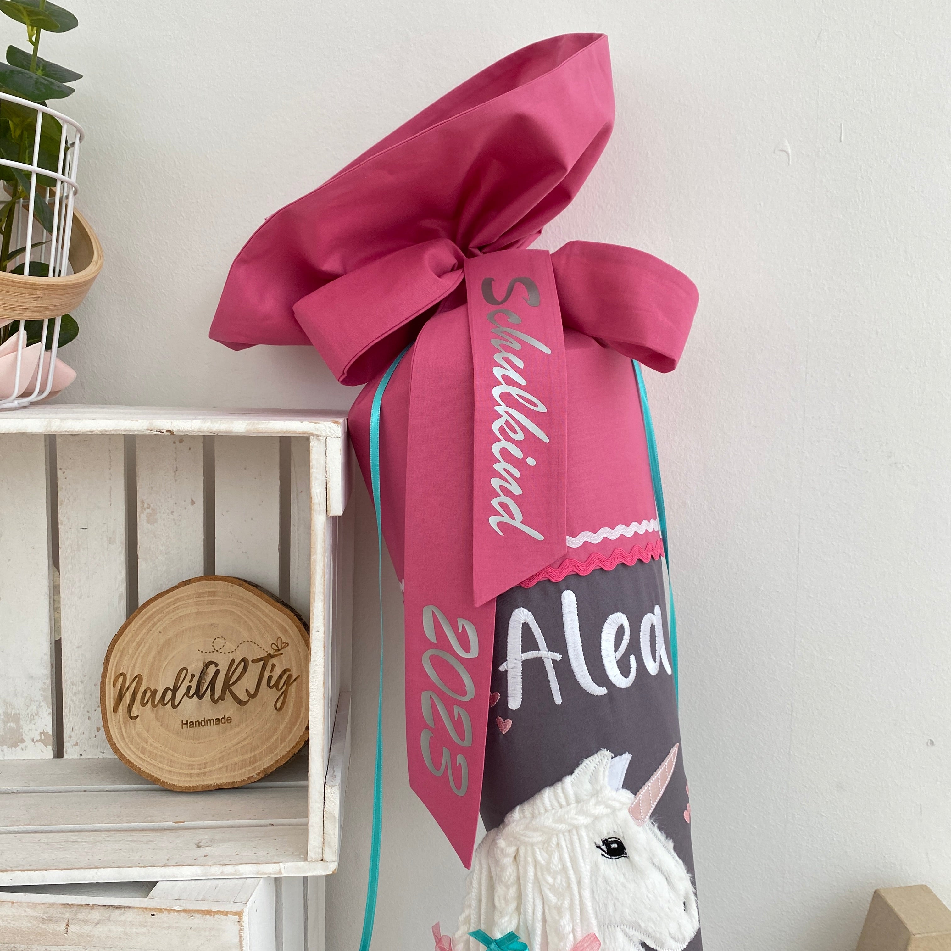 Schultüte weißes Einhorn mit Wollmähne in beere/anthrazit