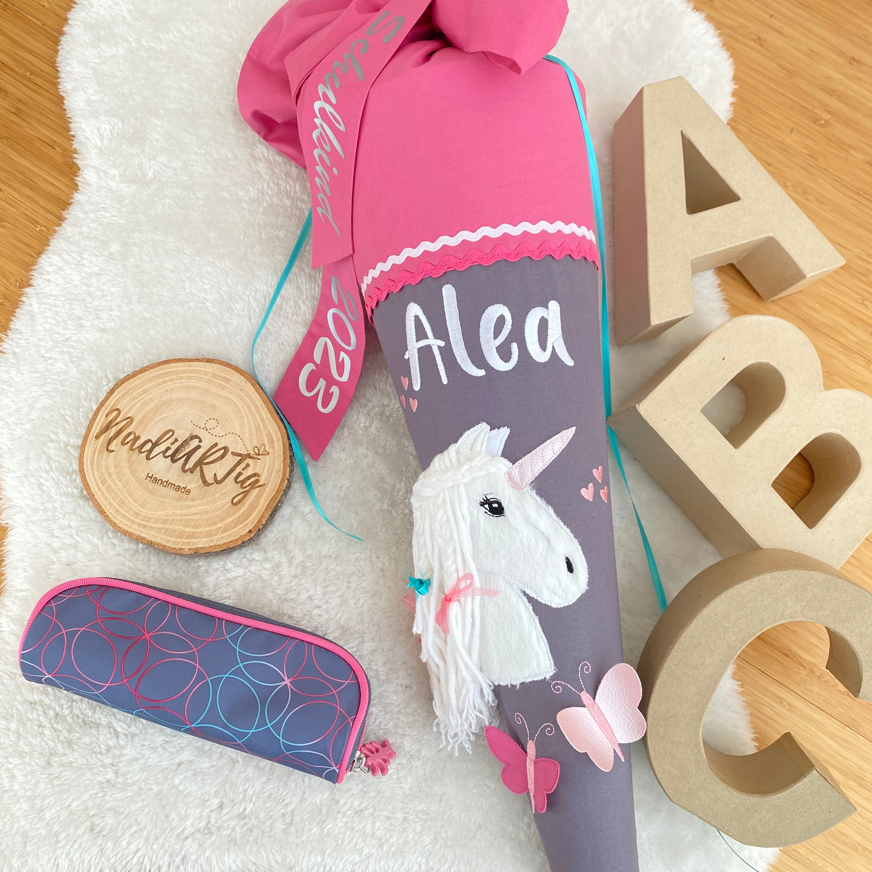 Schultüte weißes Einhorn mit Wollmähne in beere/anthrazit