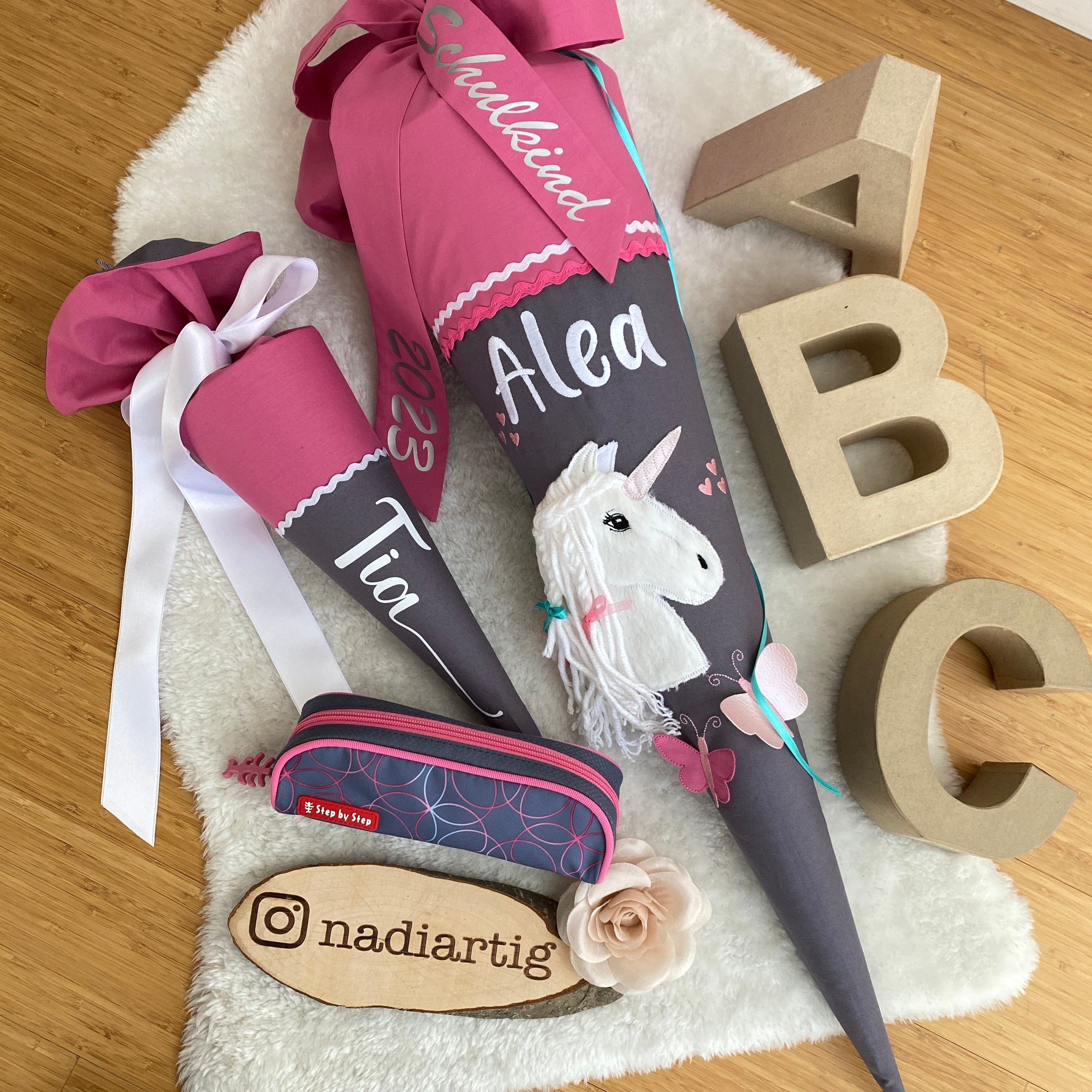 Schultüte weißes Einhorn mit Wollmähne in beere/anthrazit