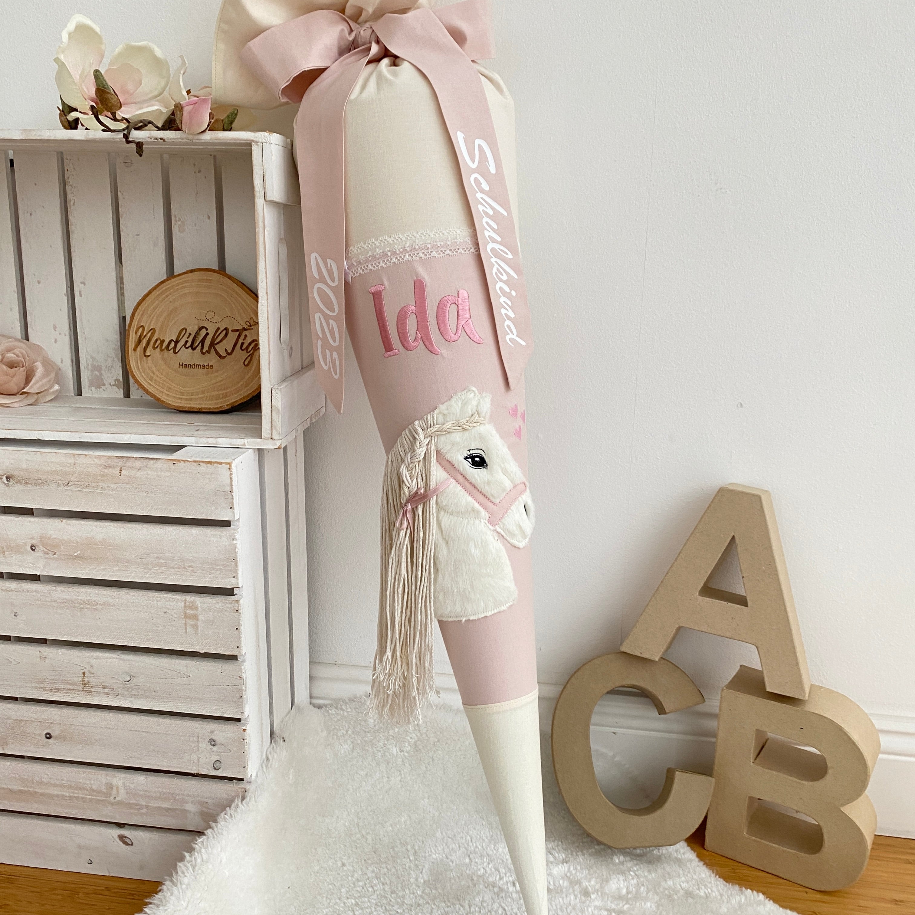 Schultüte Pferd mit Wollmähne in cremebeige/puderrosé