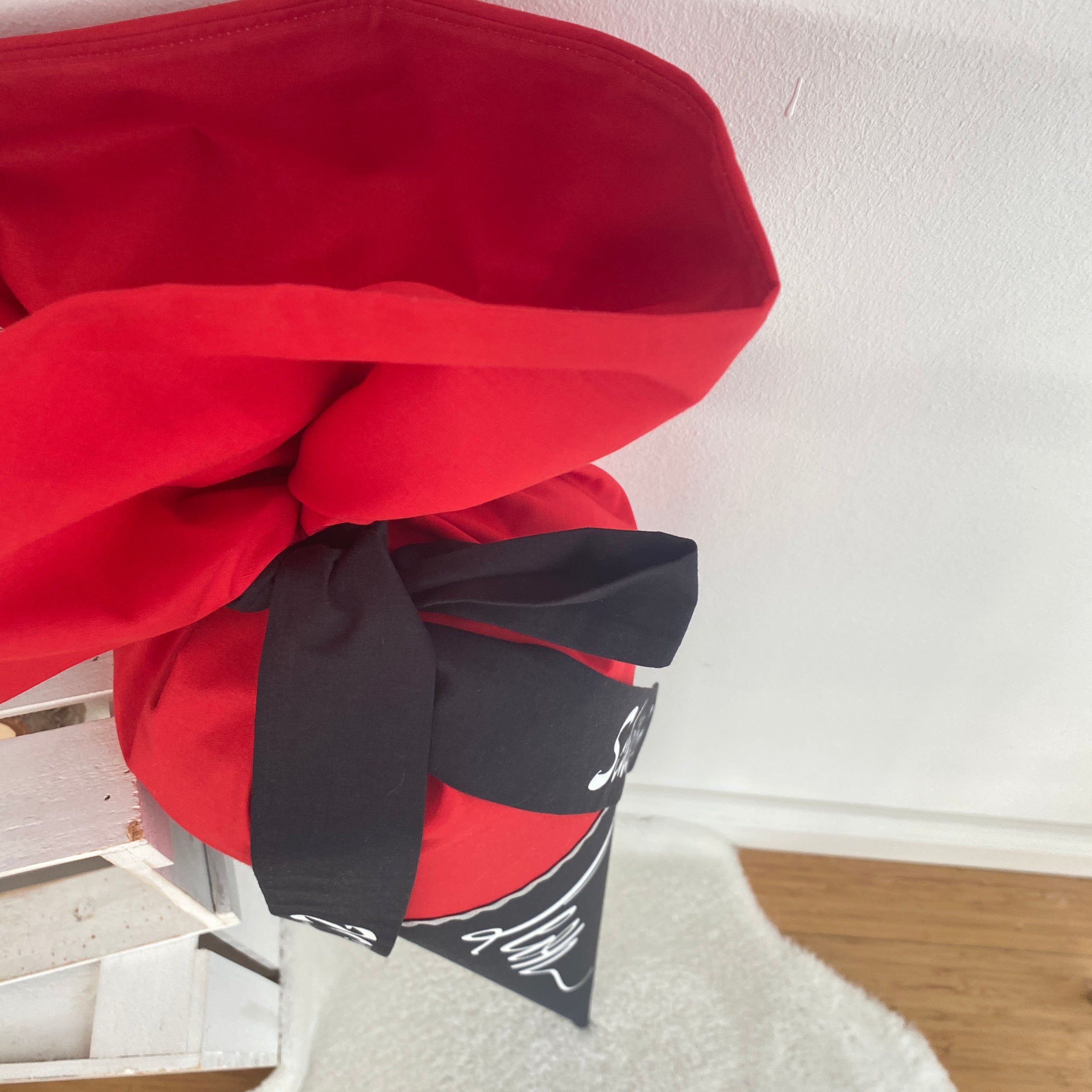 Schultüte mit Namen in rot/schwarz