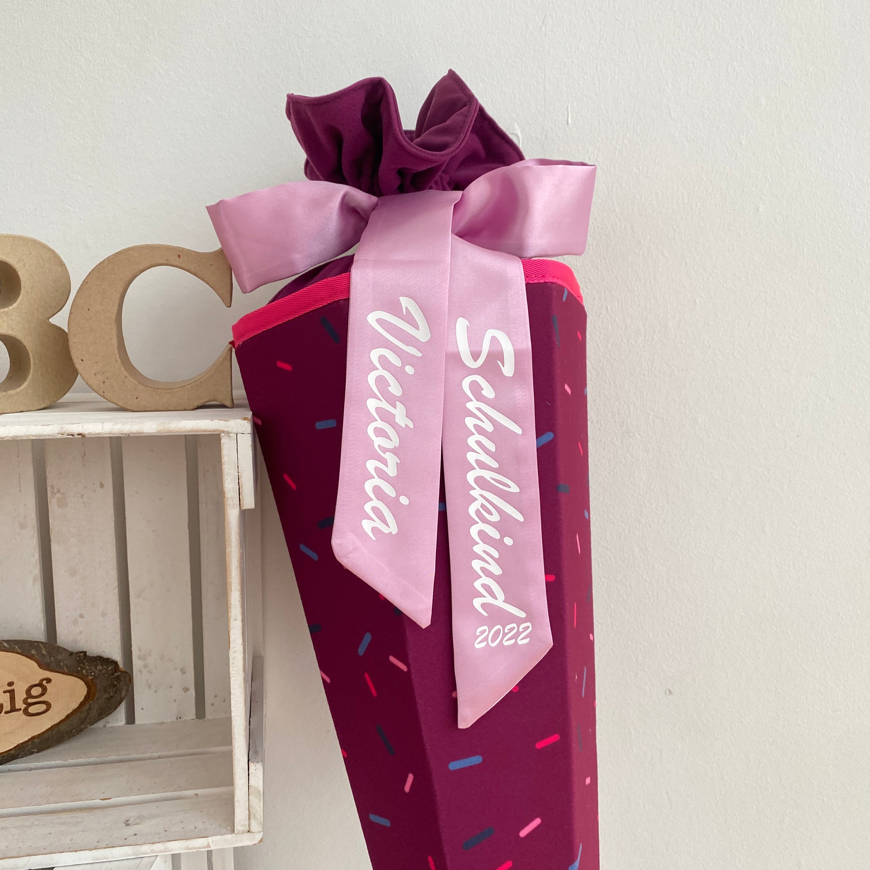 Satin-Stoffschleife für die Schultüte | Schultütenschleife mit Namen