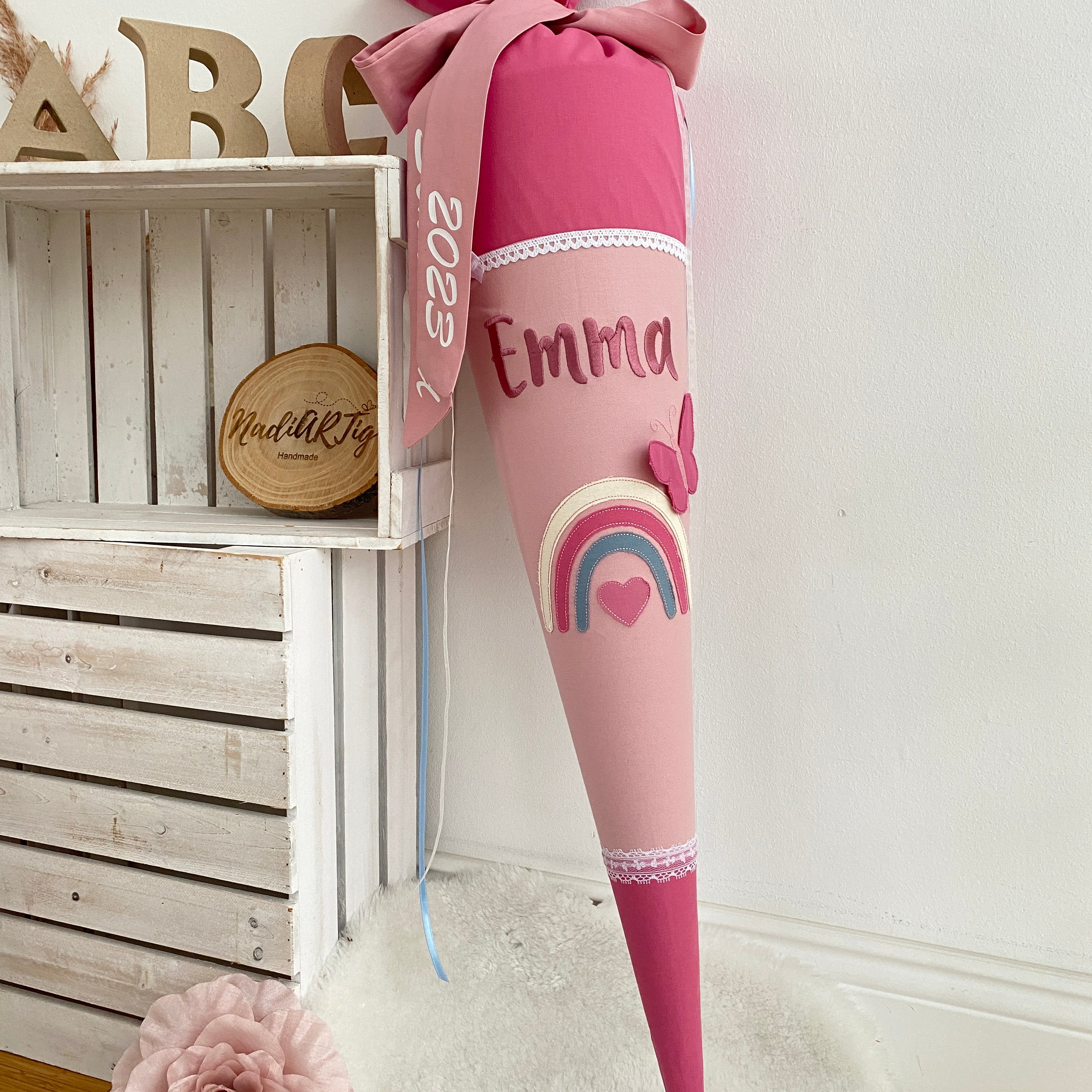 Schultüte mit Regenbogen & Schmetterling beere/puderrosa