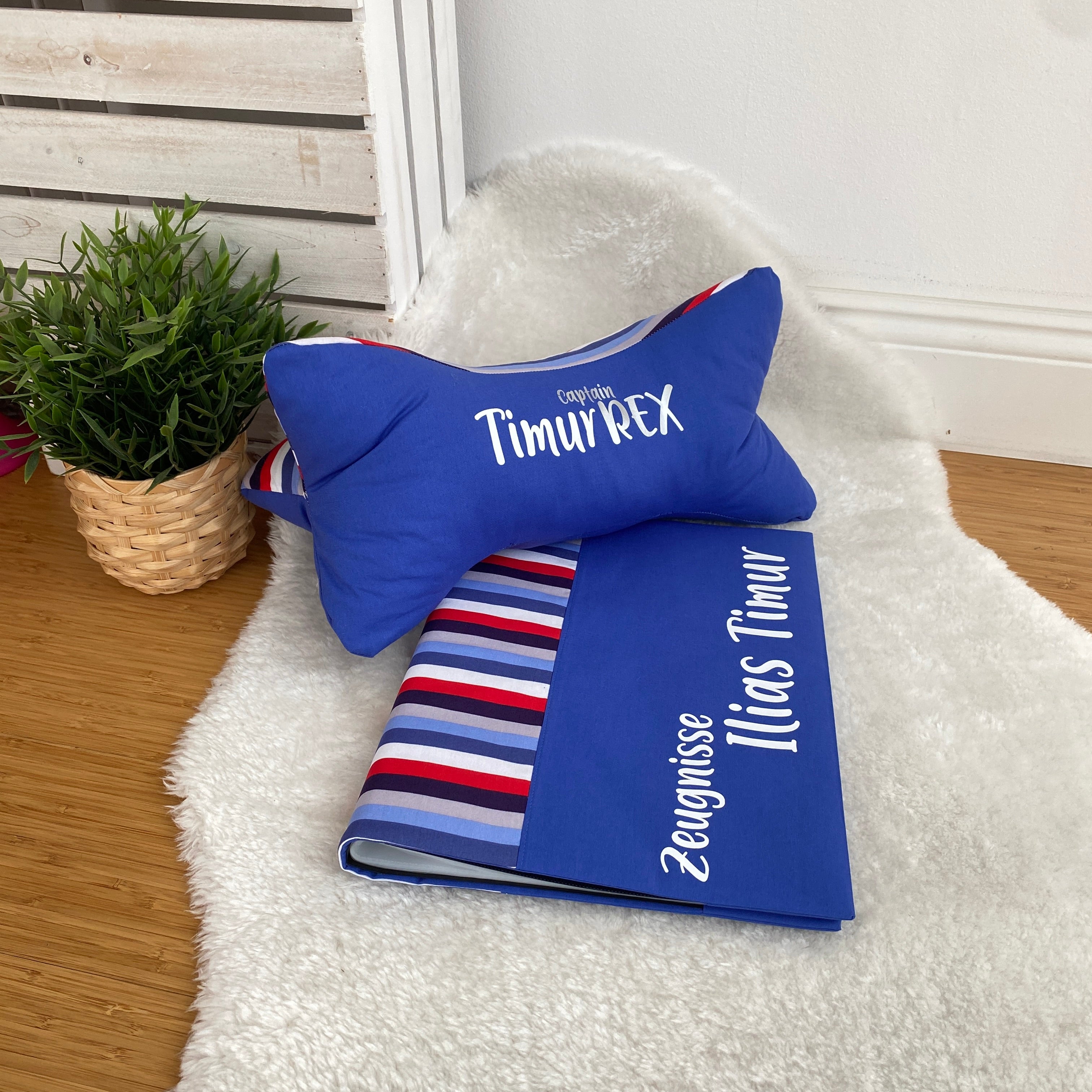 Leseknochen / Kissen mit Namen, Farben nach Wunsch