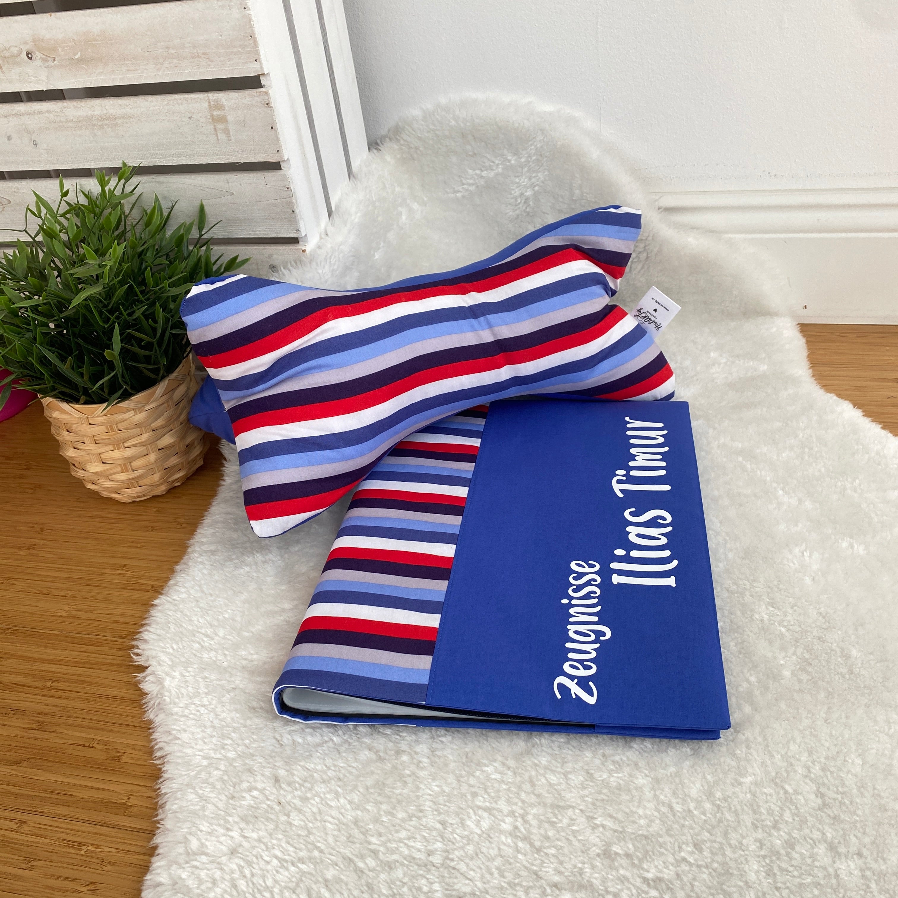 Leseknochen / Kissen mit Namen, Farben nach Wunsch