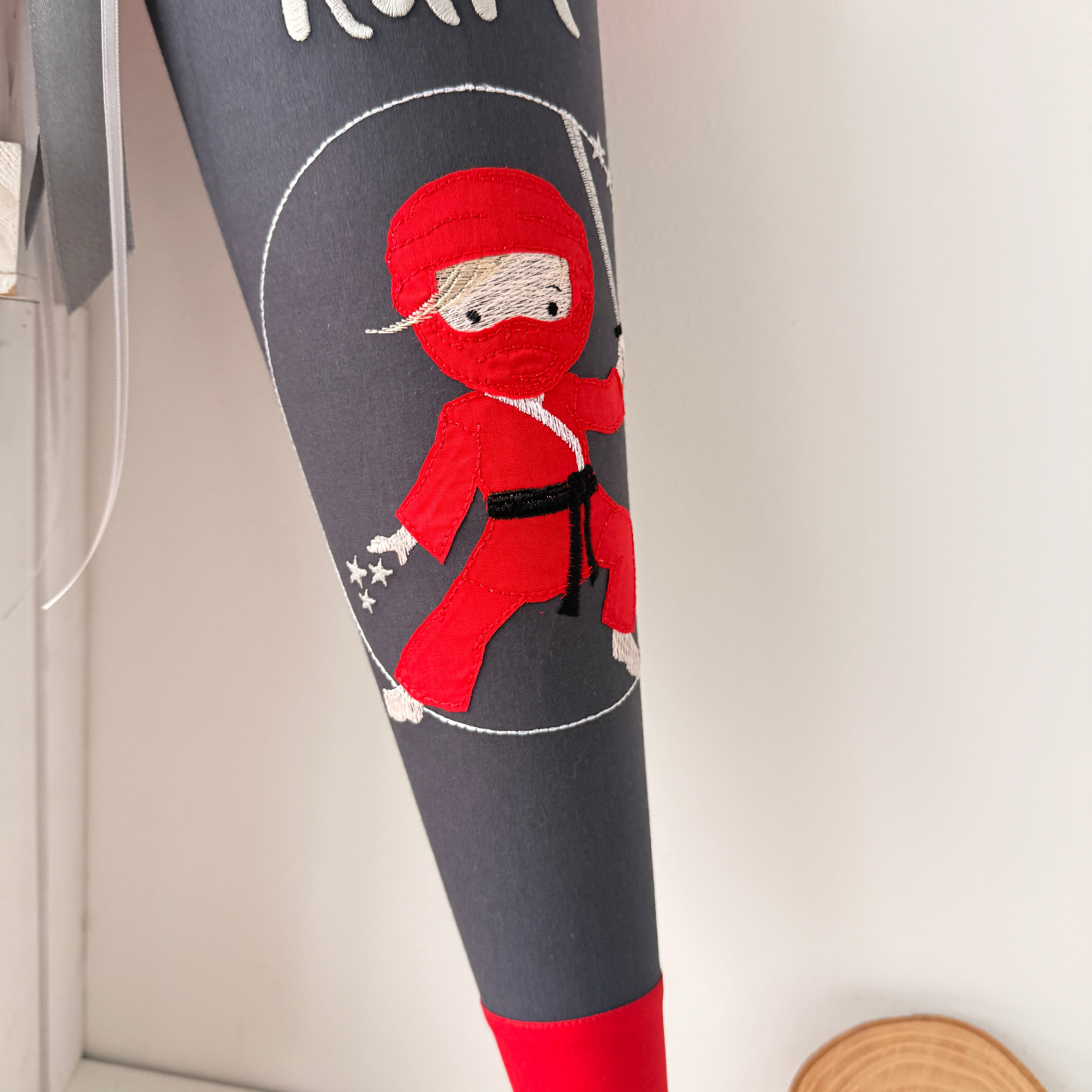 Schultüte Ninja / Karate in rot/anthrazit