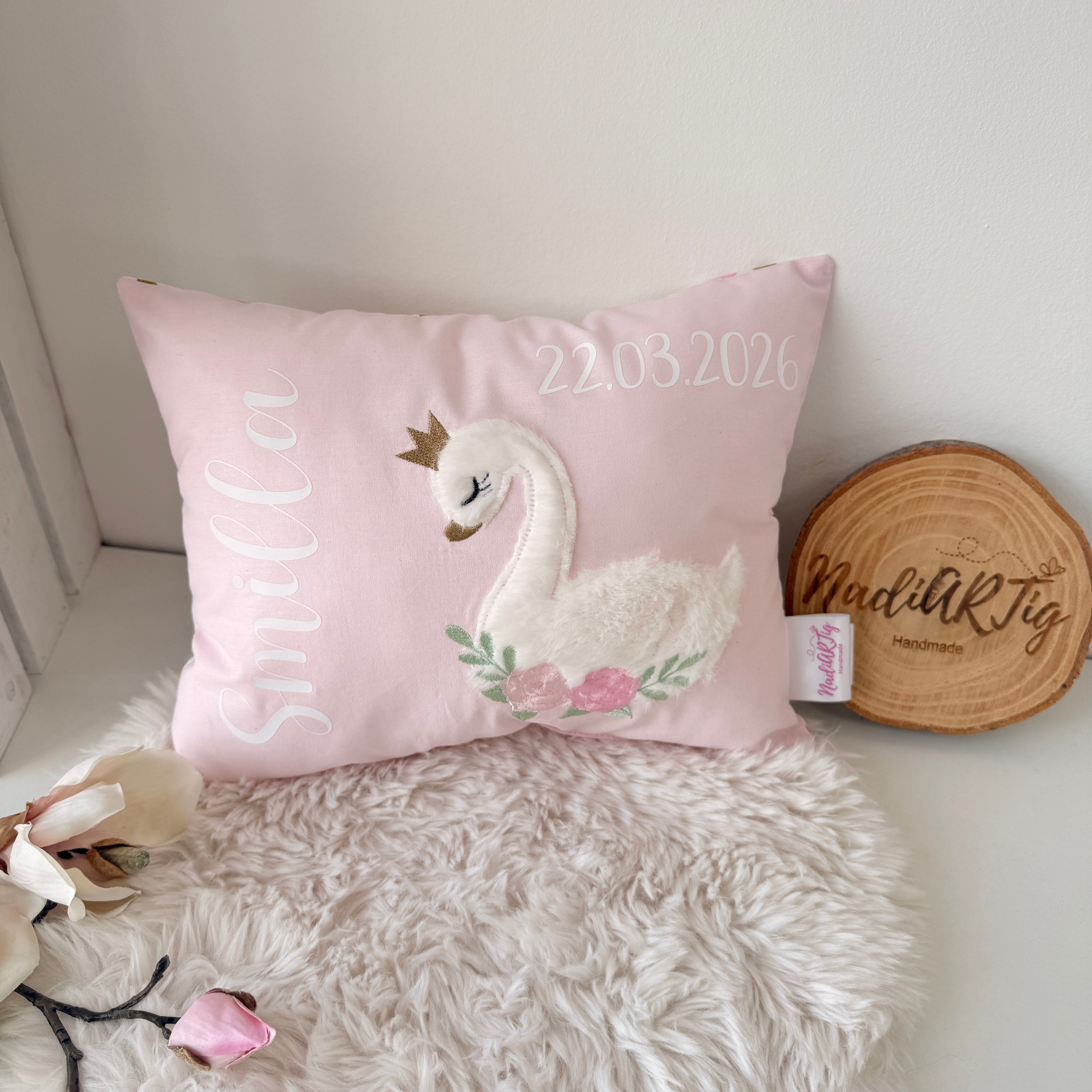 Namenskissen Schwan in rosé