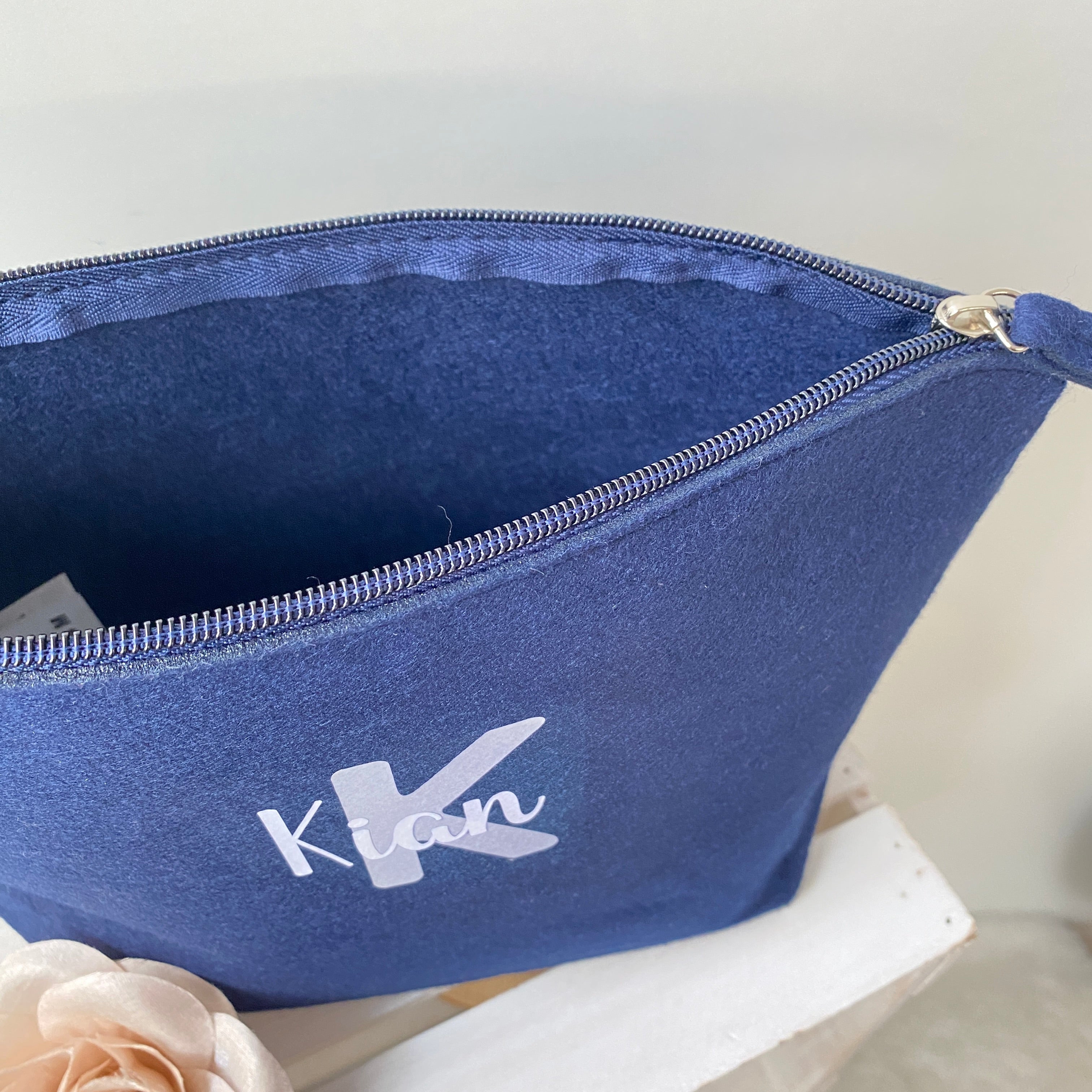 Kosmetiktasche Filz dunkelblau mit Wunschnamen - Geschenk Mann