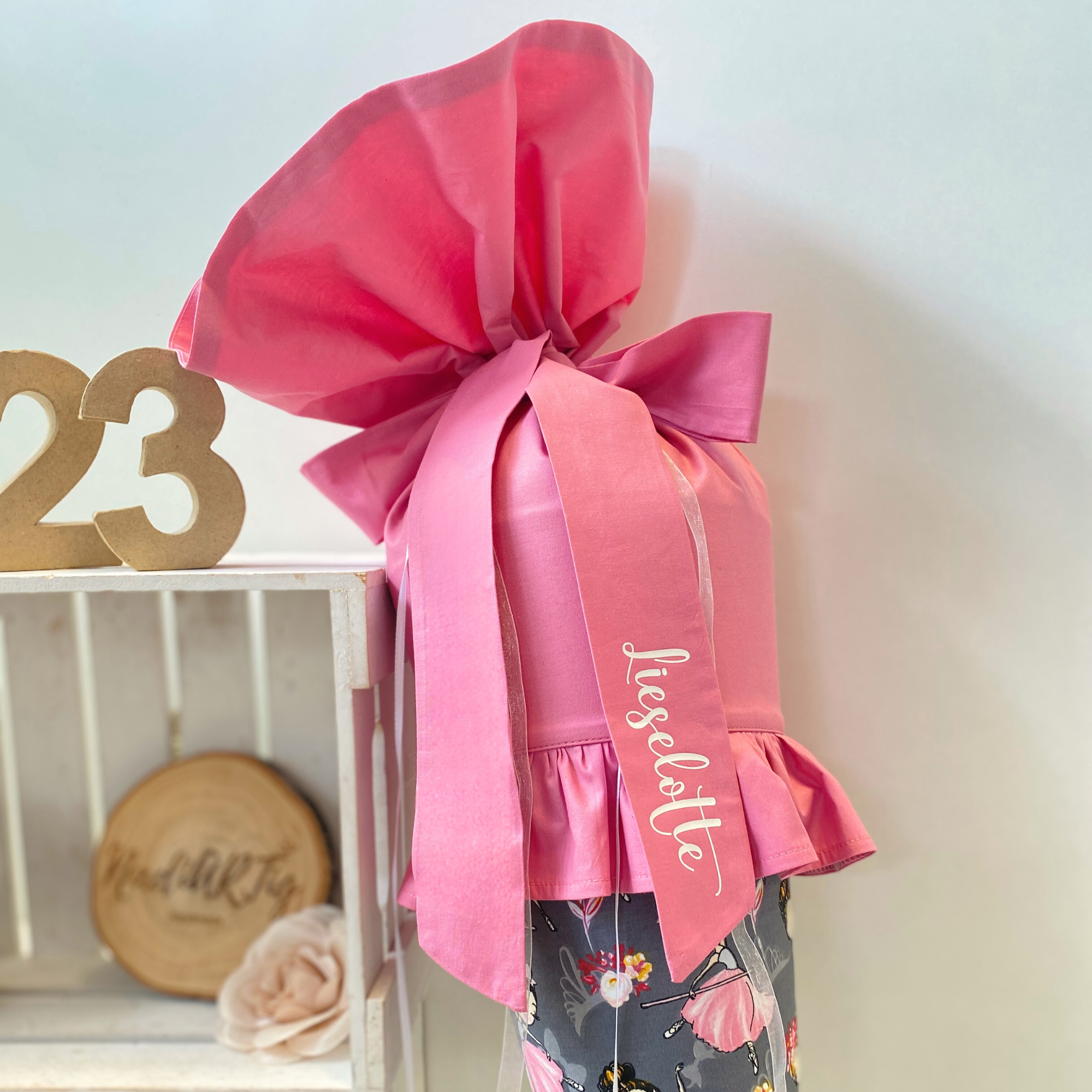 Schultüte Ballerina mit Rüschen in beere/anthrazit