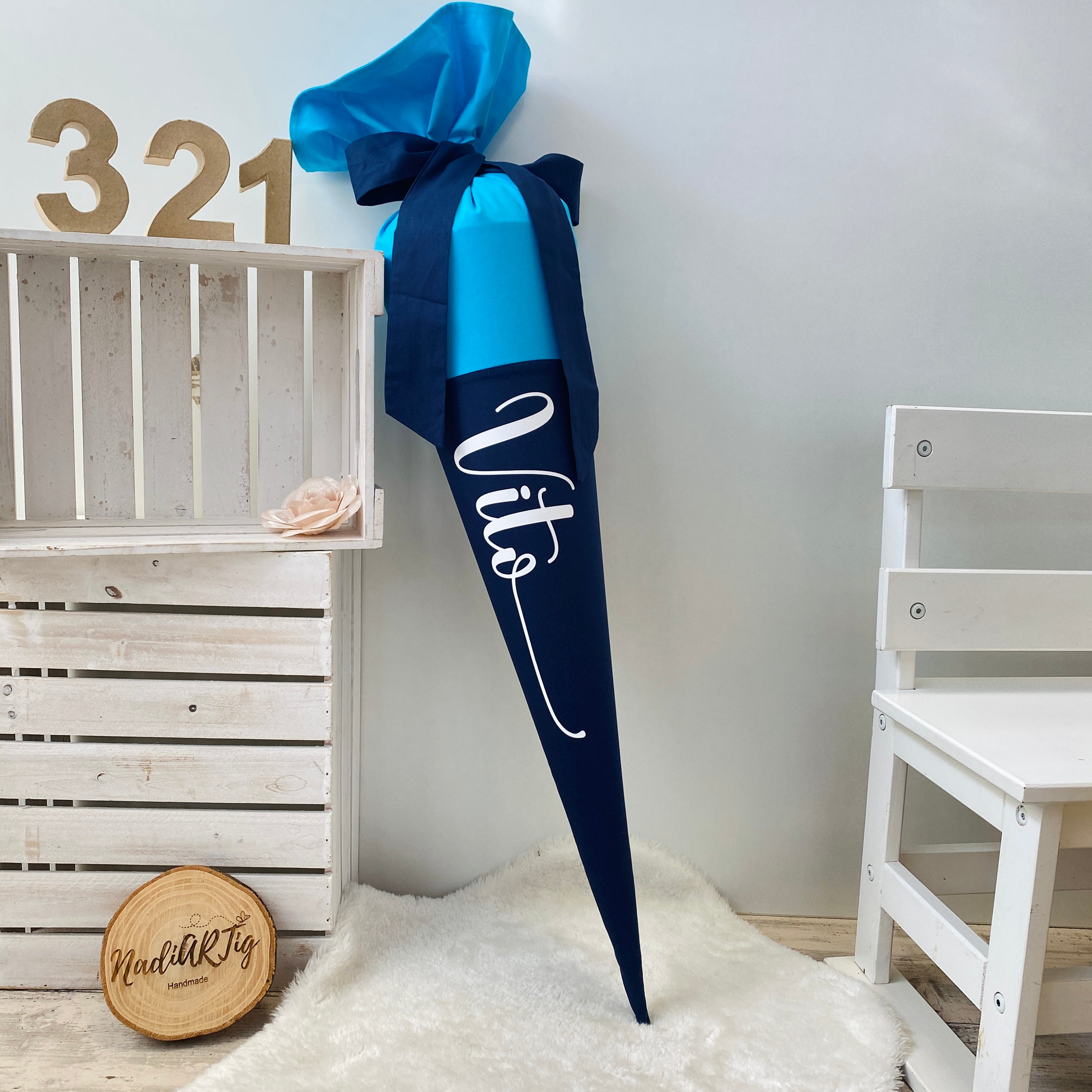 Schultüte mit Namen in türkis/dunkelblau