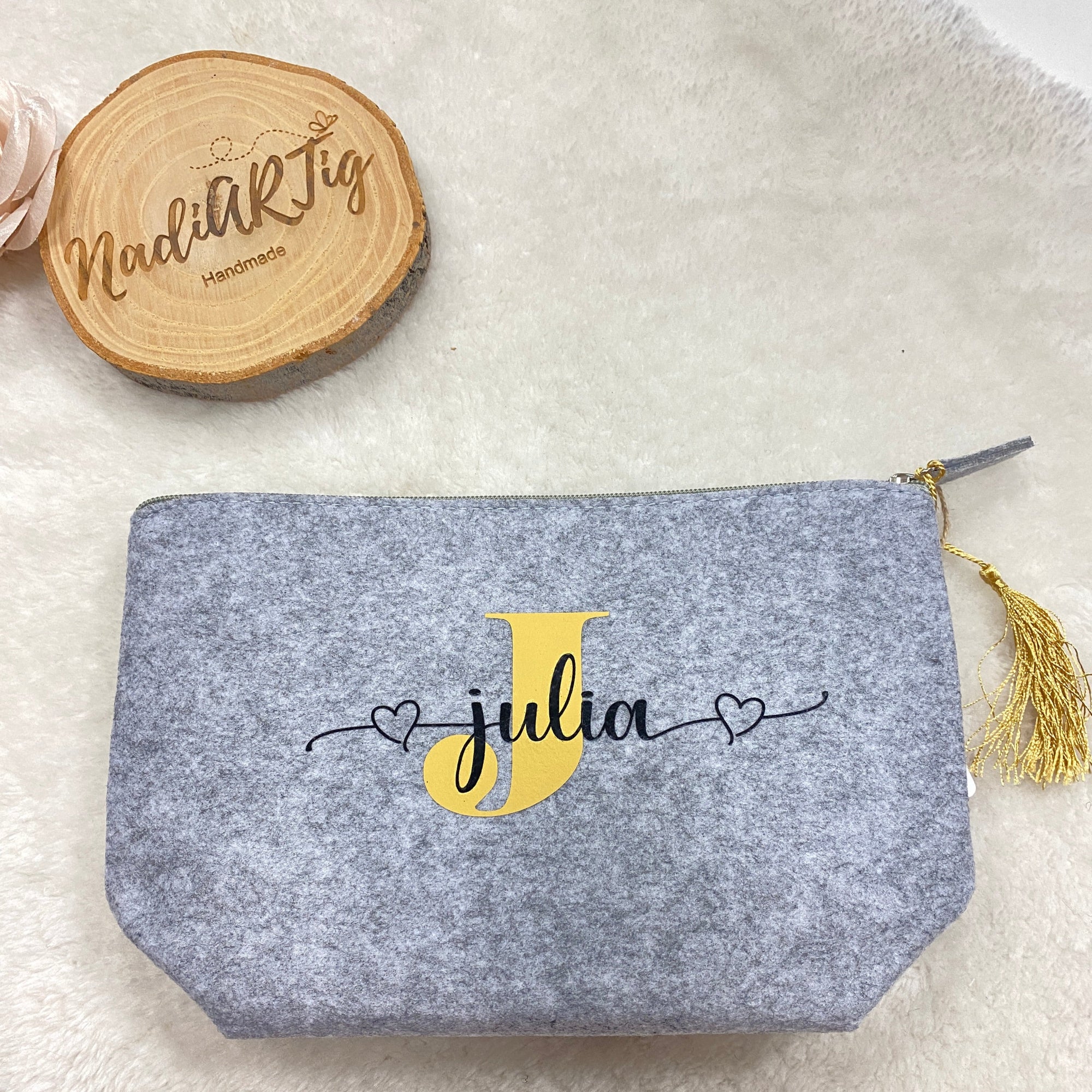 Kosmetiktasche Filz hellgrau (schwarz/gold) mit Wunschnamen