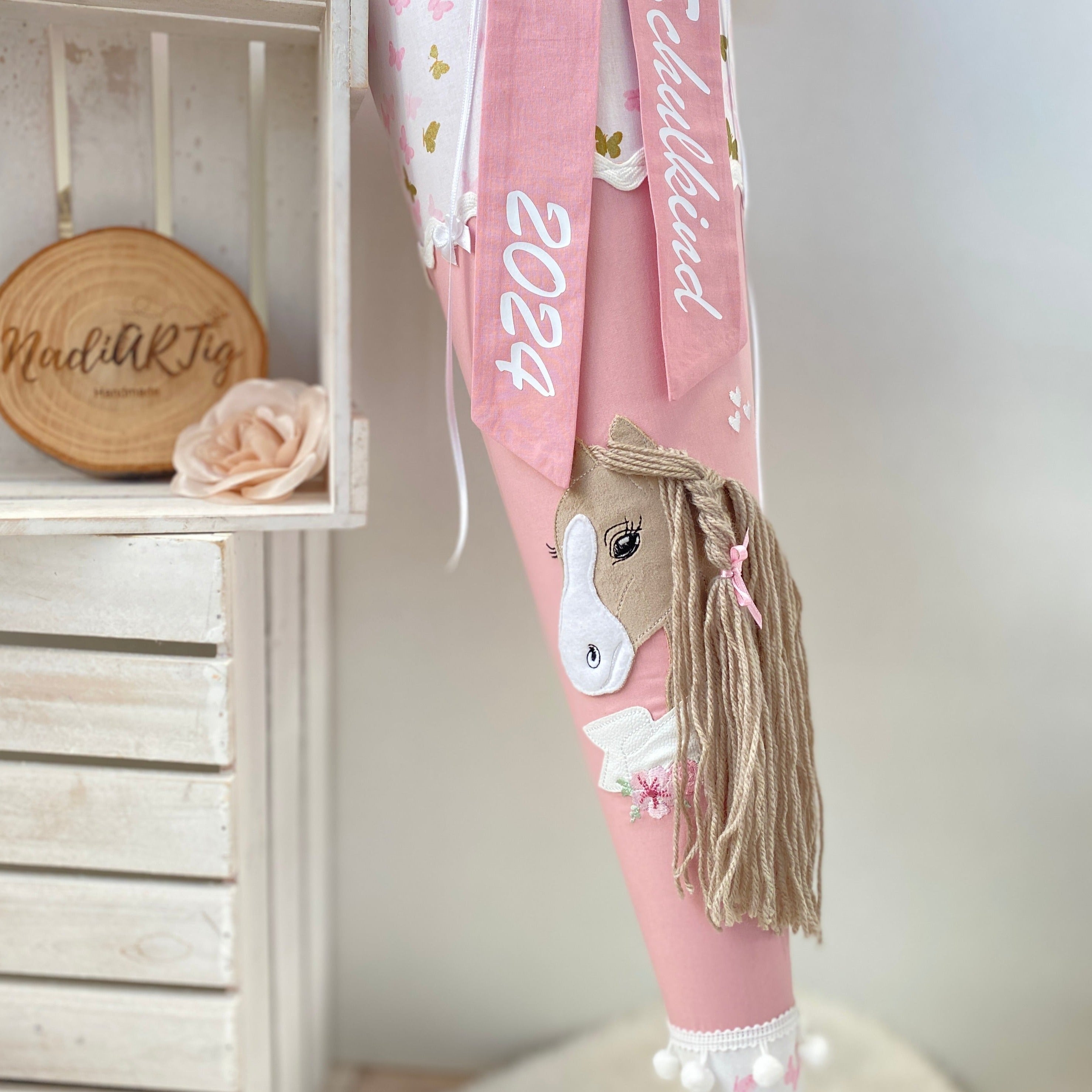 Schultüte Pferd mit Banner in altrosa/Schmetterling