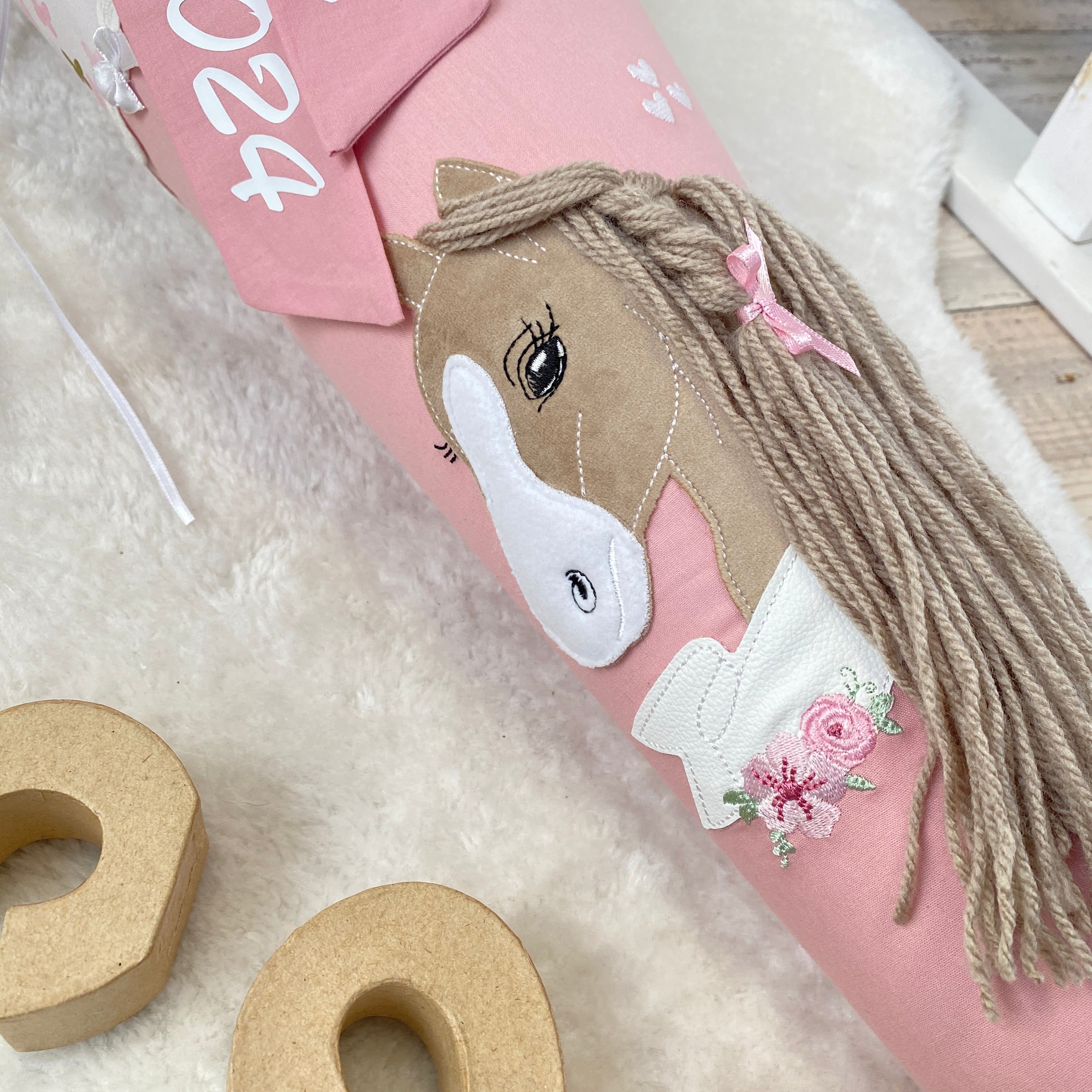 Schultüte Pferd mit Banner in altrosa/Schmetterling