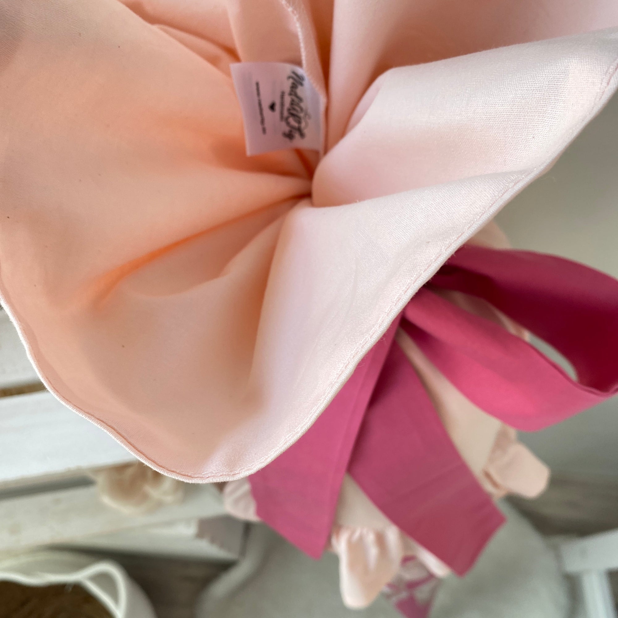 Schultüte Ballet-Stickerei in beige/fuchsia (Rüschen)