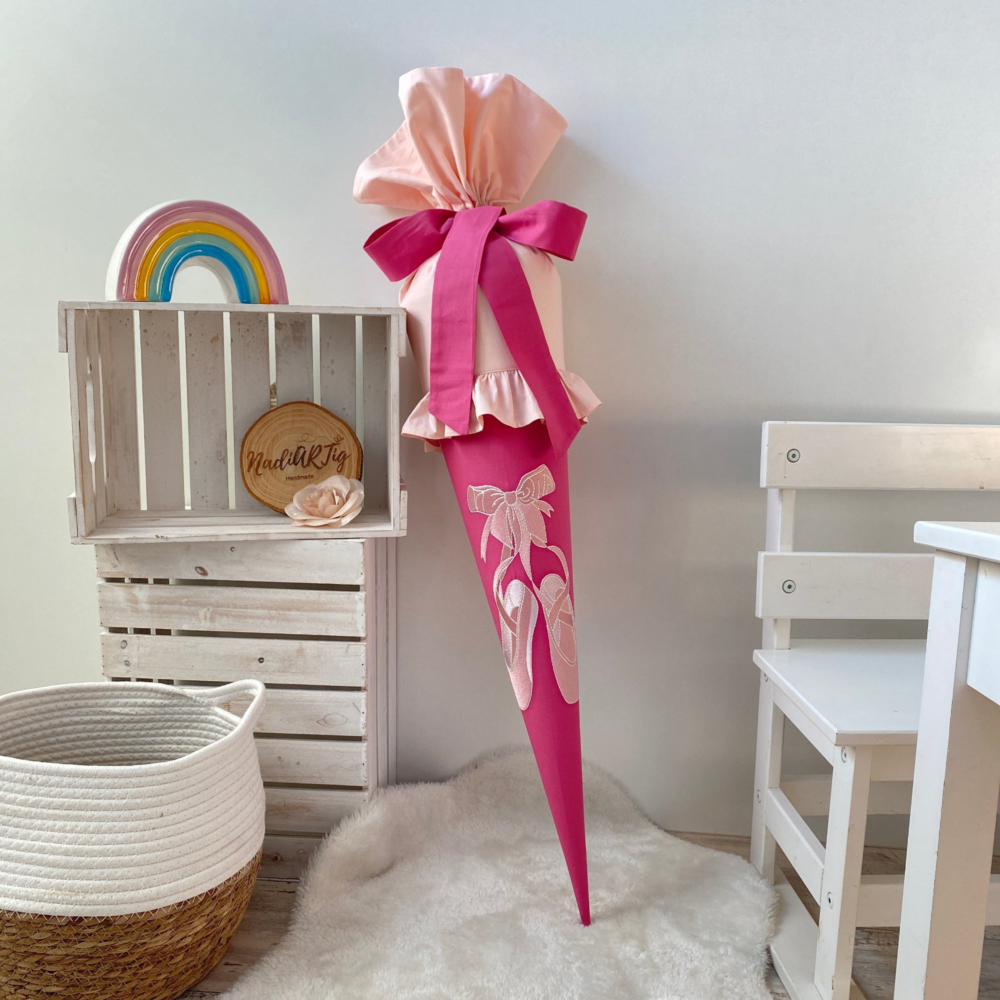 Schultüte Ballet-Stickerei in beige/fuchsia (Rüschen)