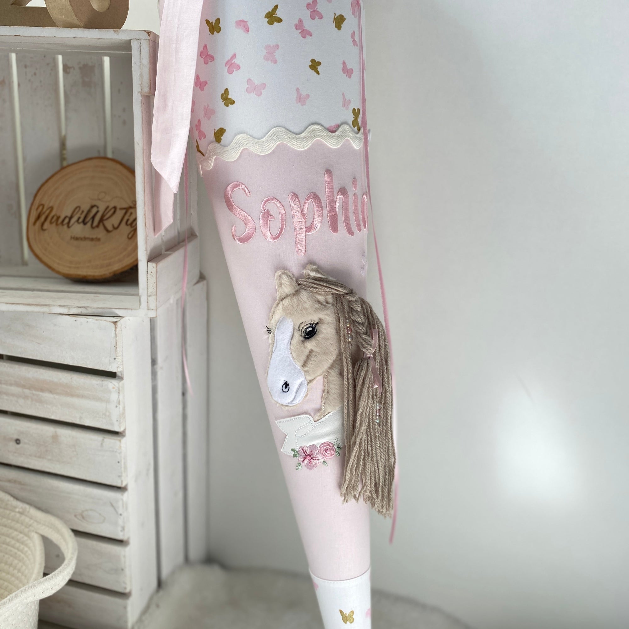 Schultüte Pferd mit Banner in rosé/Schmetterling