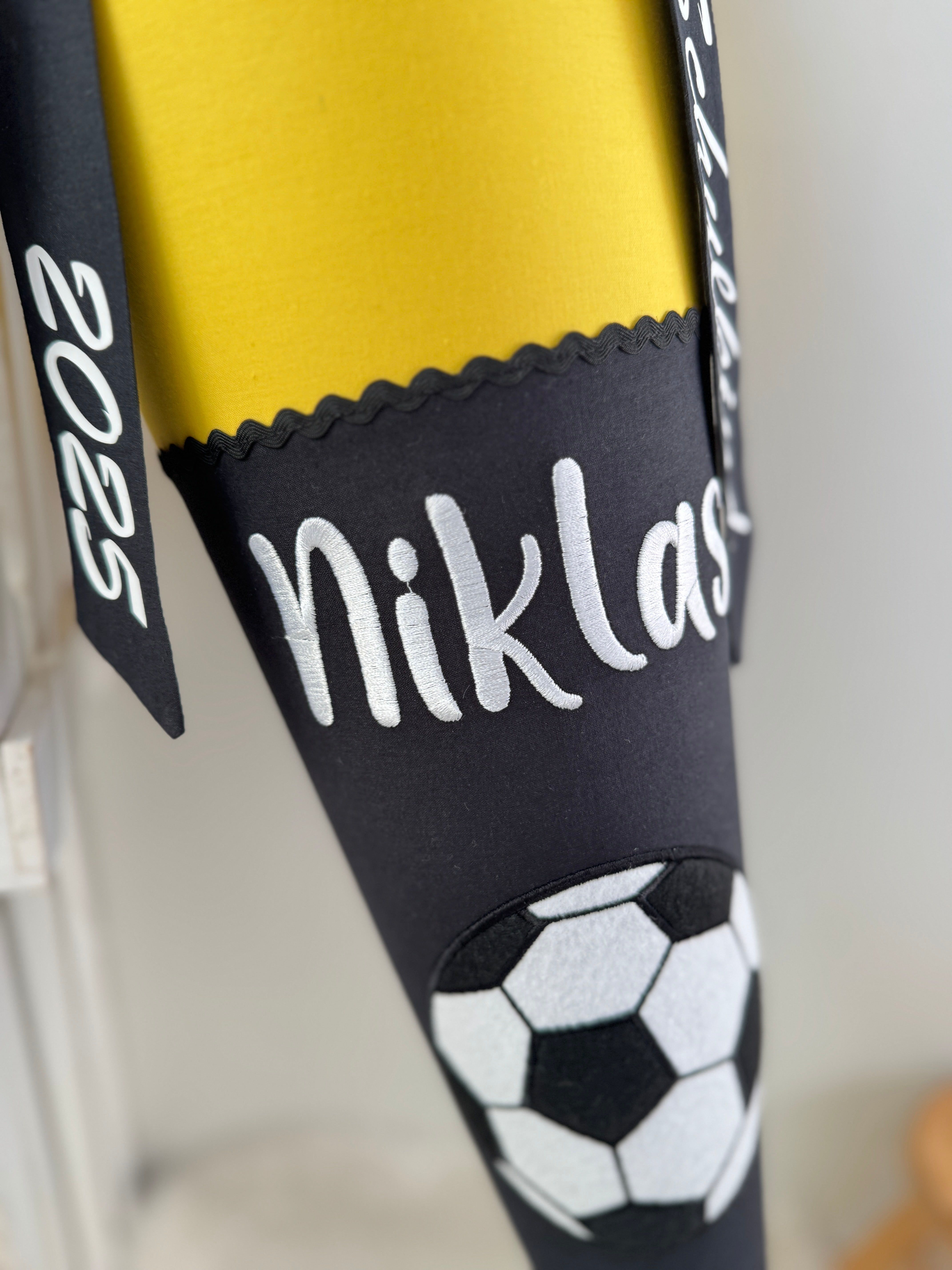 Schultüte Fußball in gelb/schwarz