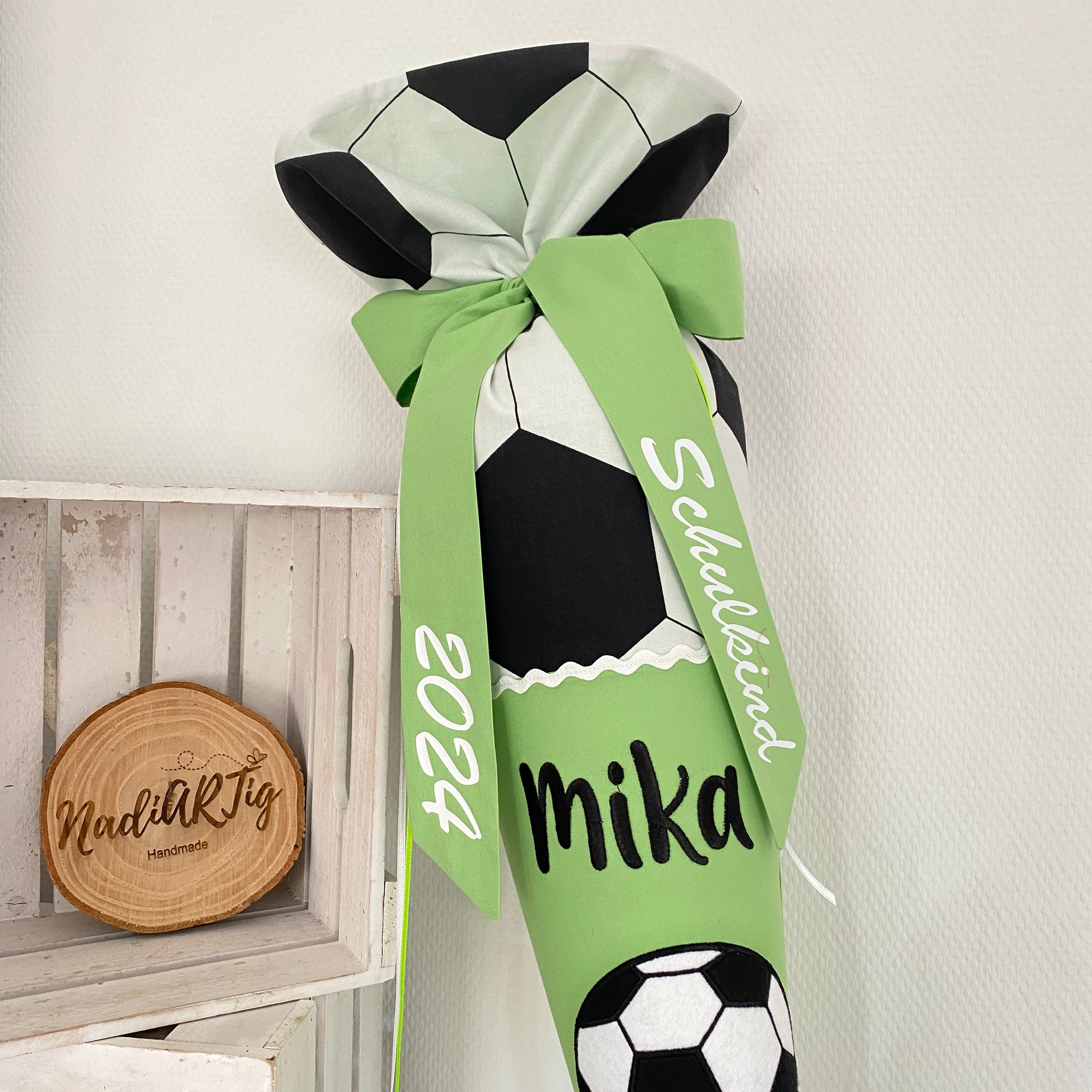 Schultüte Fußball in hellgrün - Wolfsburg/Werder-Fan