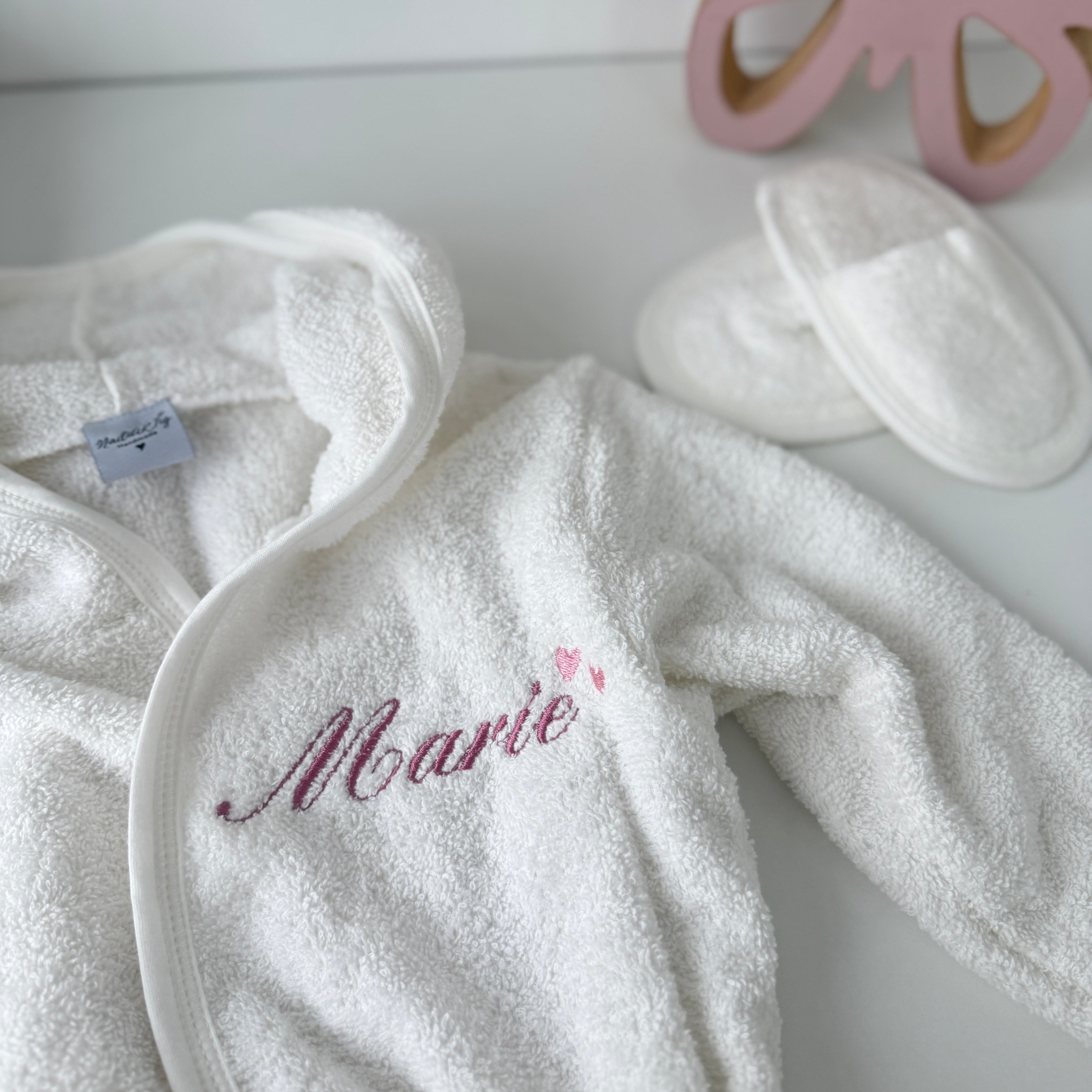 Kinderbademantel mit Namen & Initiale – Weiß (1–3 Jahre)