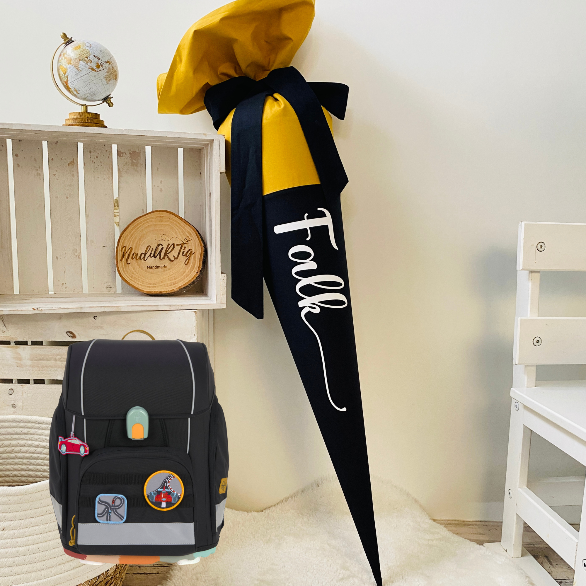 Schultüte mit Namen in ocker/schwarz