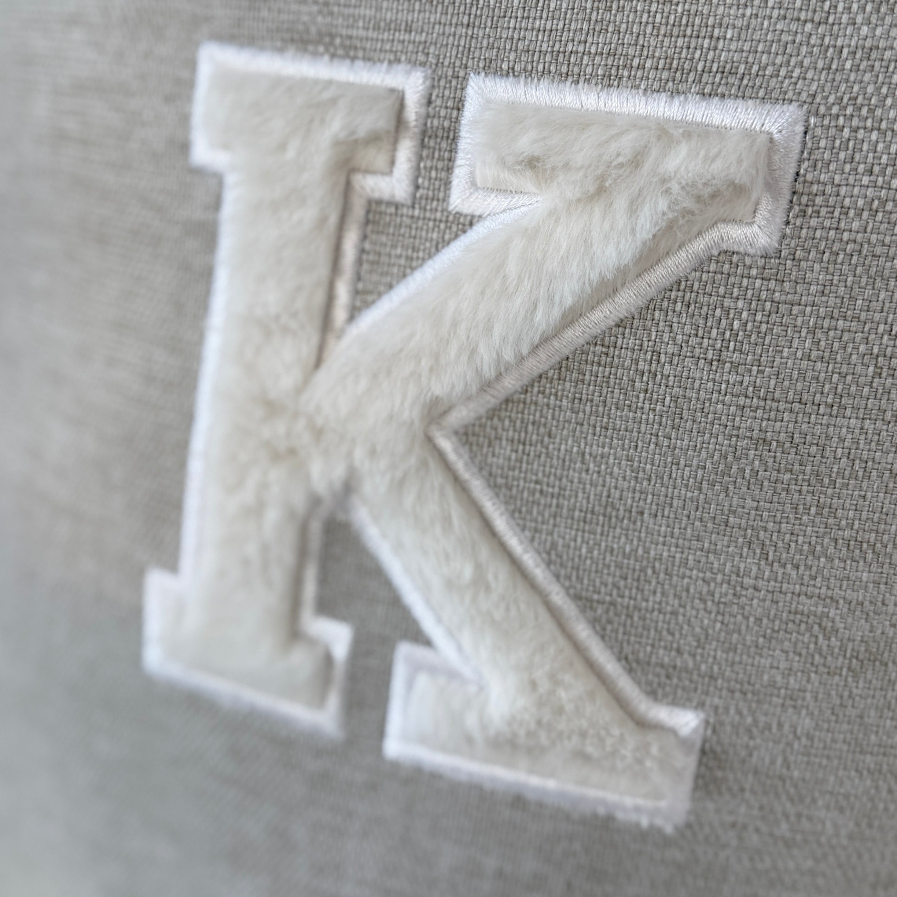 Personalisiertes Statement Kissen mit Initialen