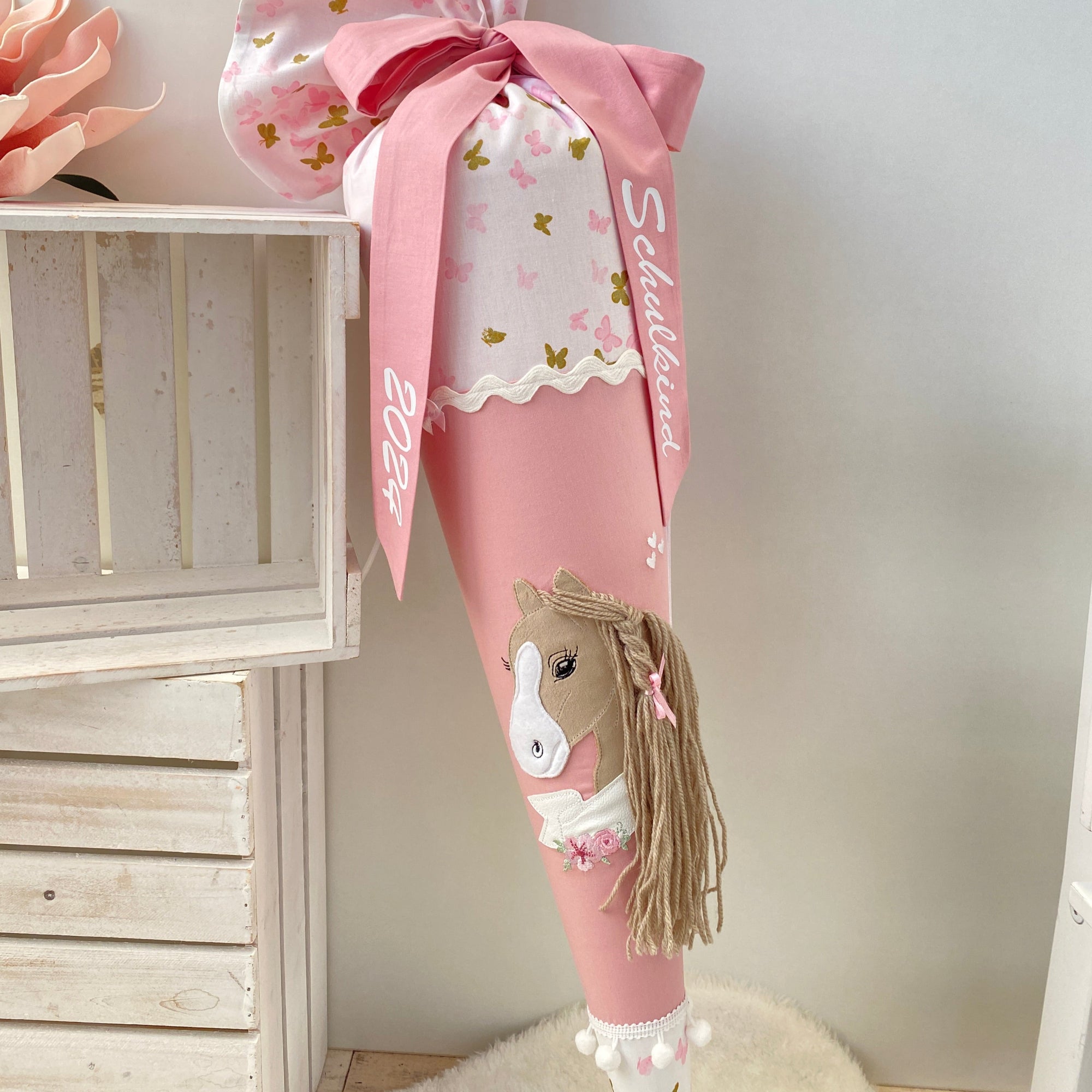 Schultüte Pferd mit Banner in altrosa/Schmetterling