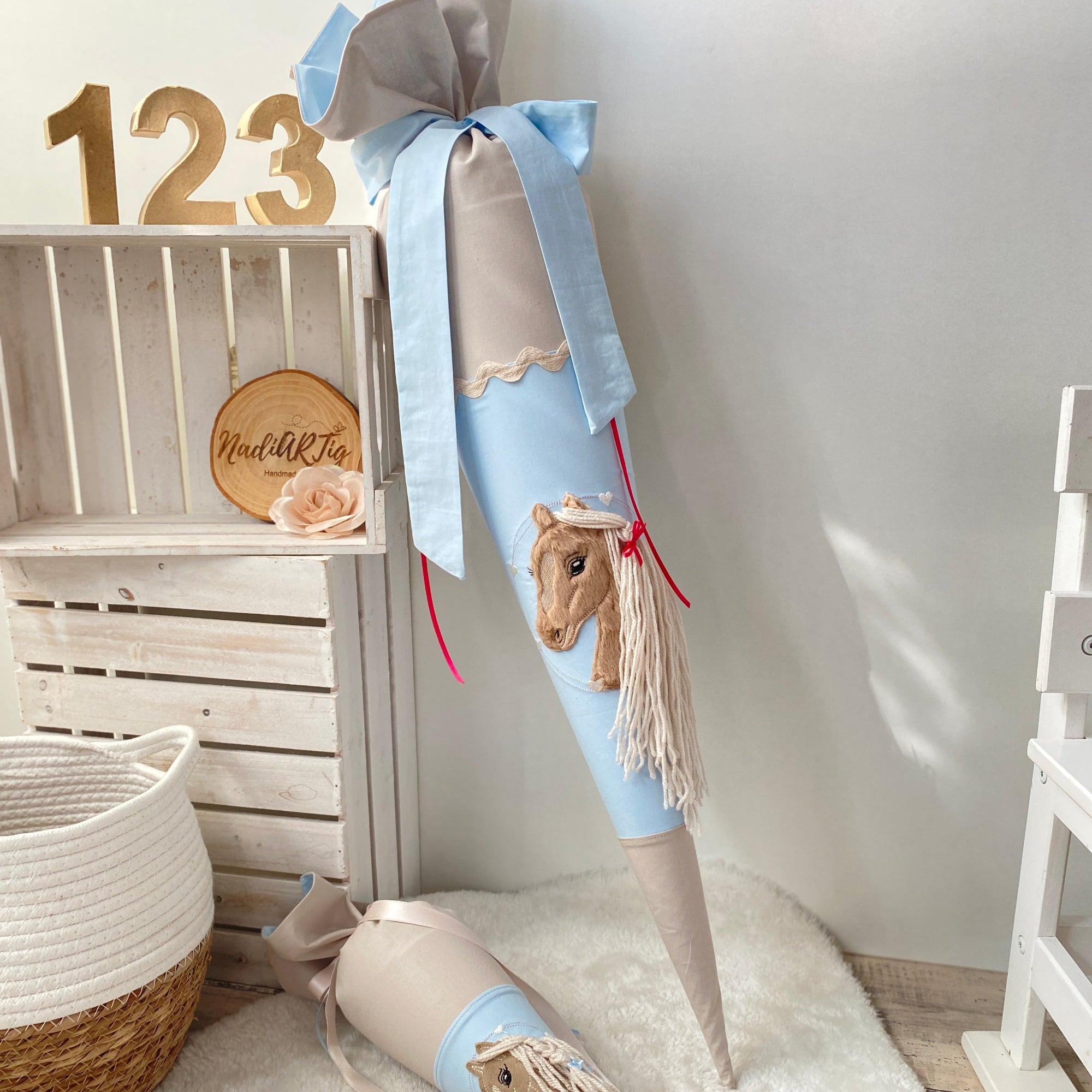 Schultüte Pferd im Herzkreis in sand/hellblau