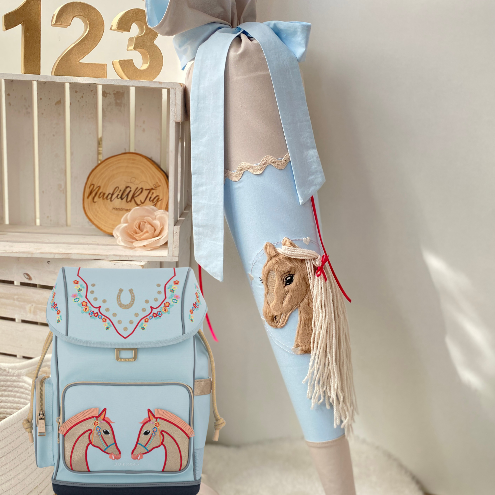 Schultüte Pferd im Herzkreis in sand/hellblau
