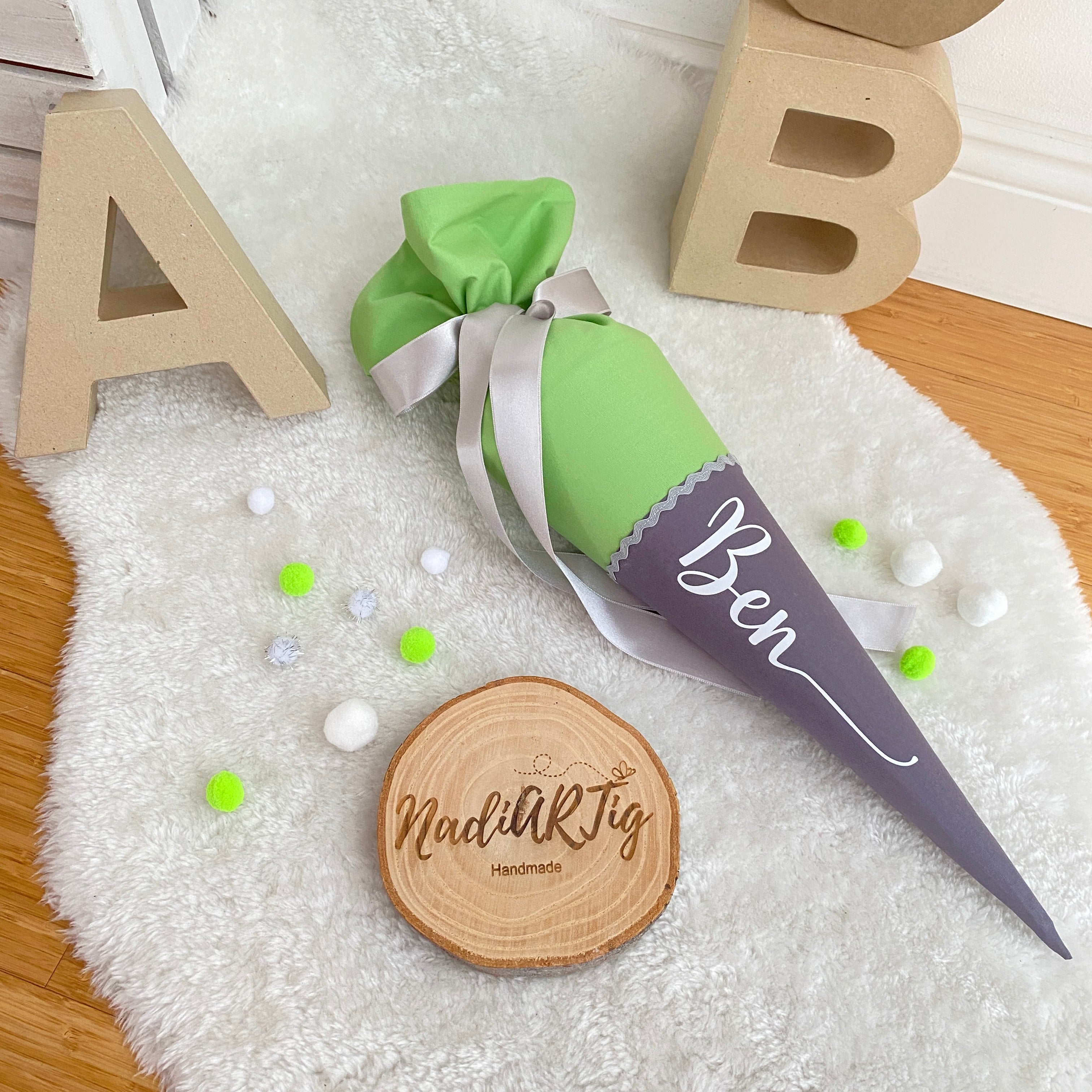 Geschwister-Schultüte mit Namen in hellgrün/anthrazit