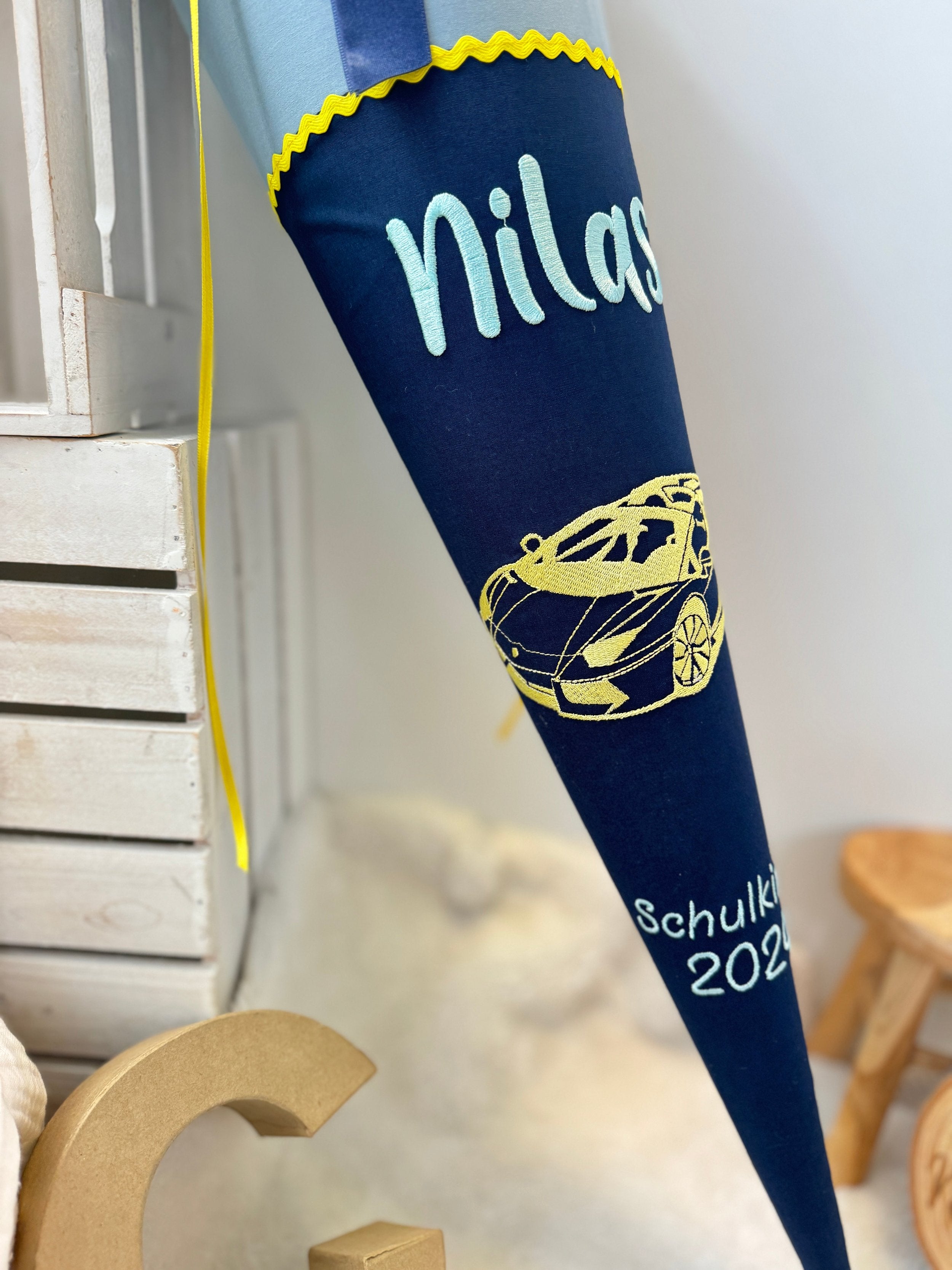 Schultüte gelber Rennwagen in petrol/blau