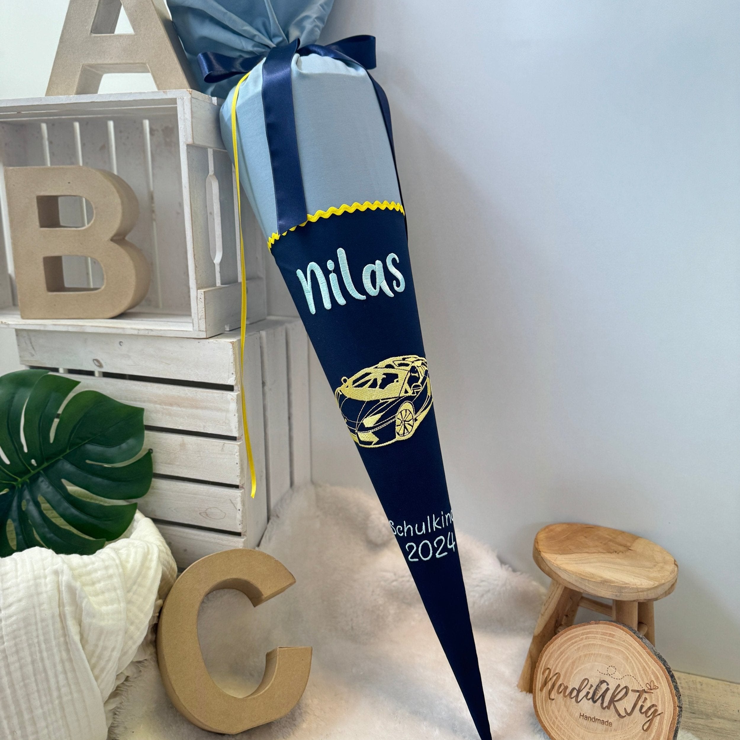 Schultüte gelber Rennwagen in petrol/blau