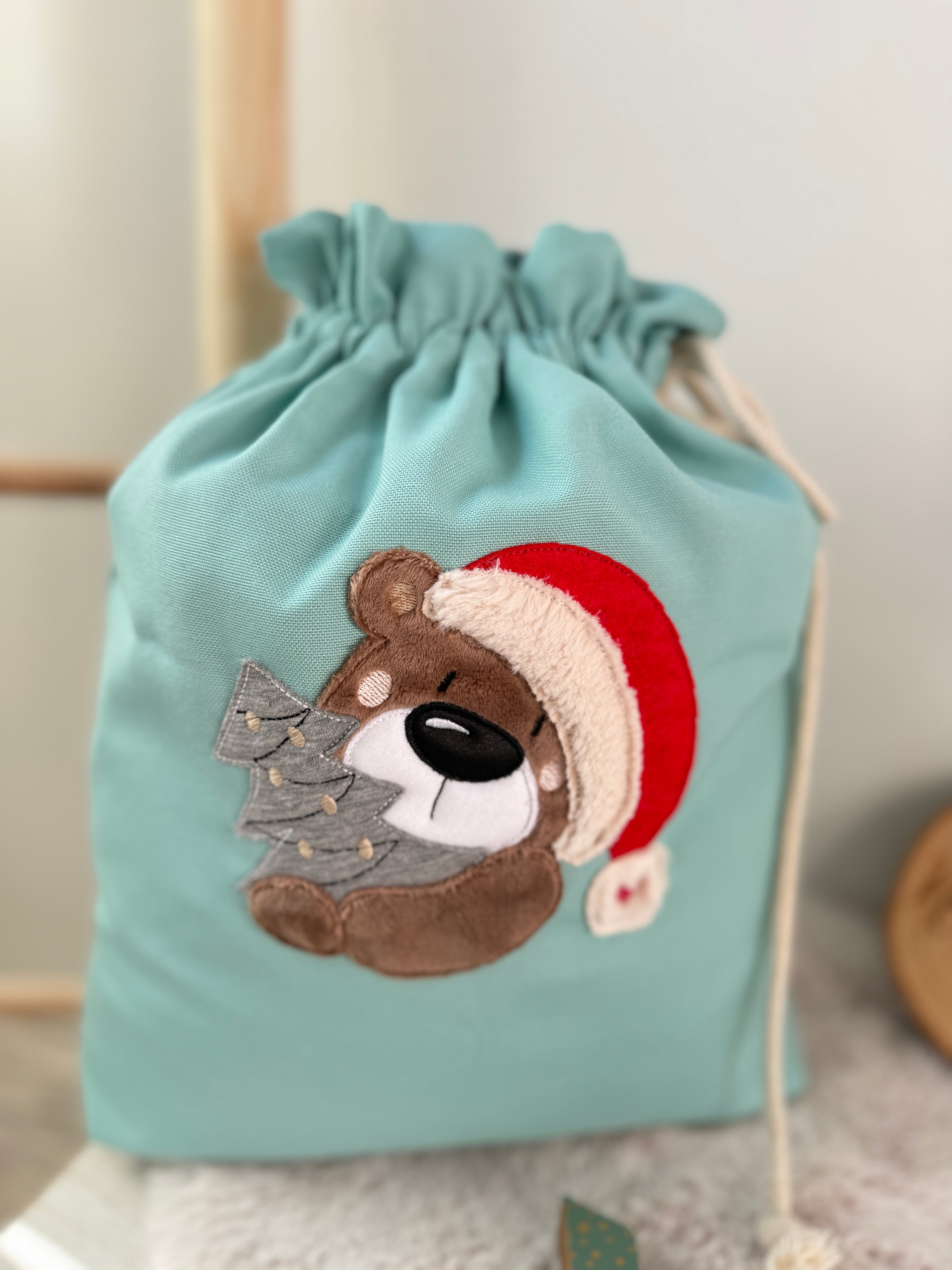 Nikolaus Beutel mit Name | Bär mit Tanne in mint grün