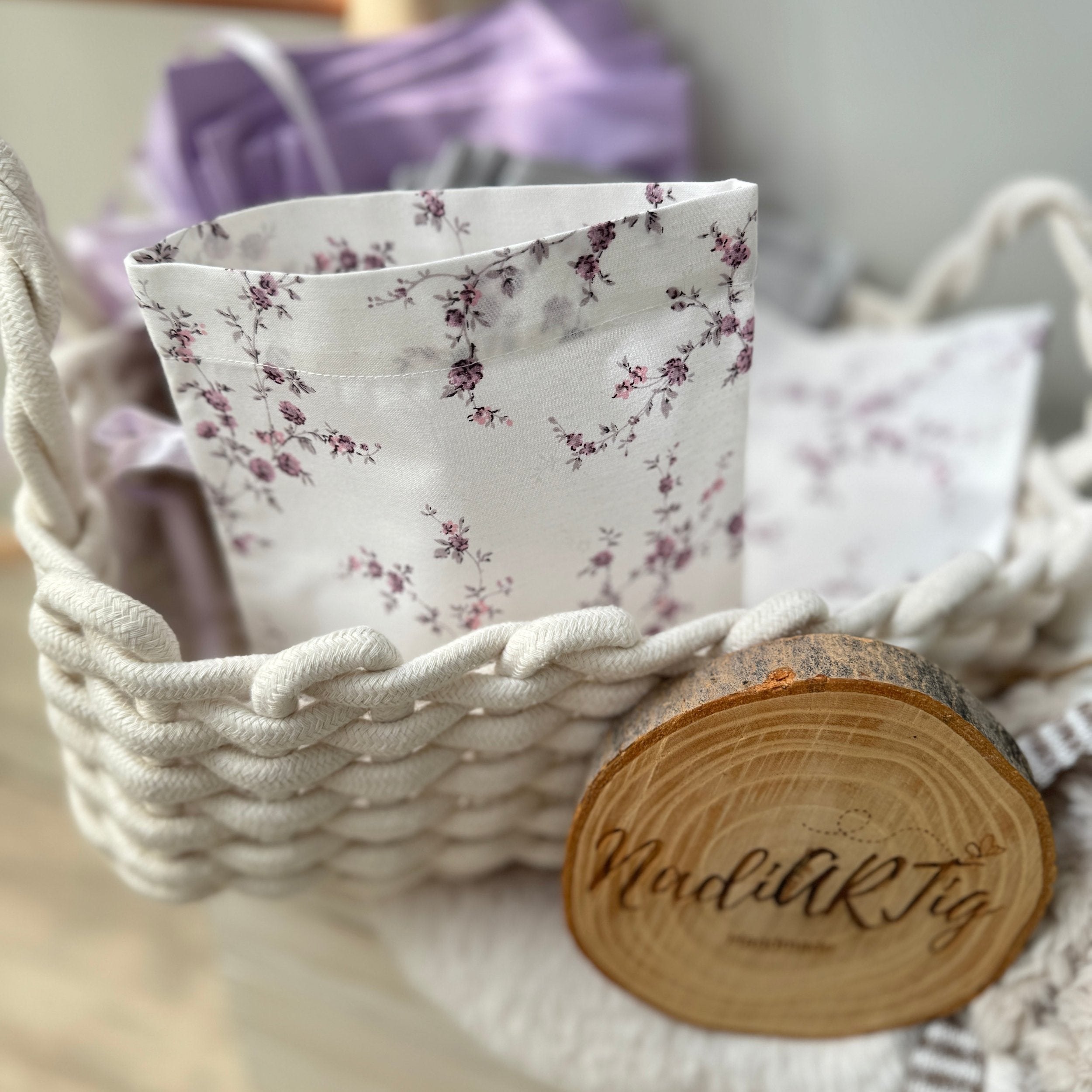 XL-Adventskalender Beutel / 24 Stoffsäckchen flieder/grau/Blüten