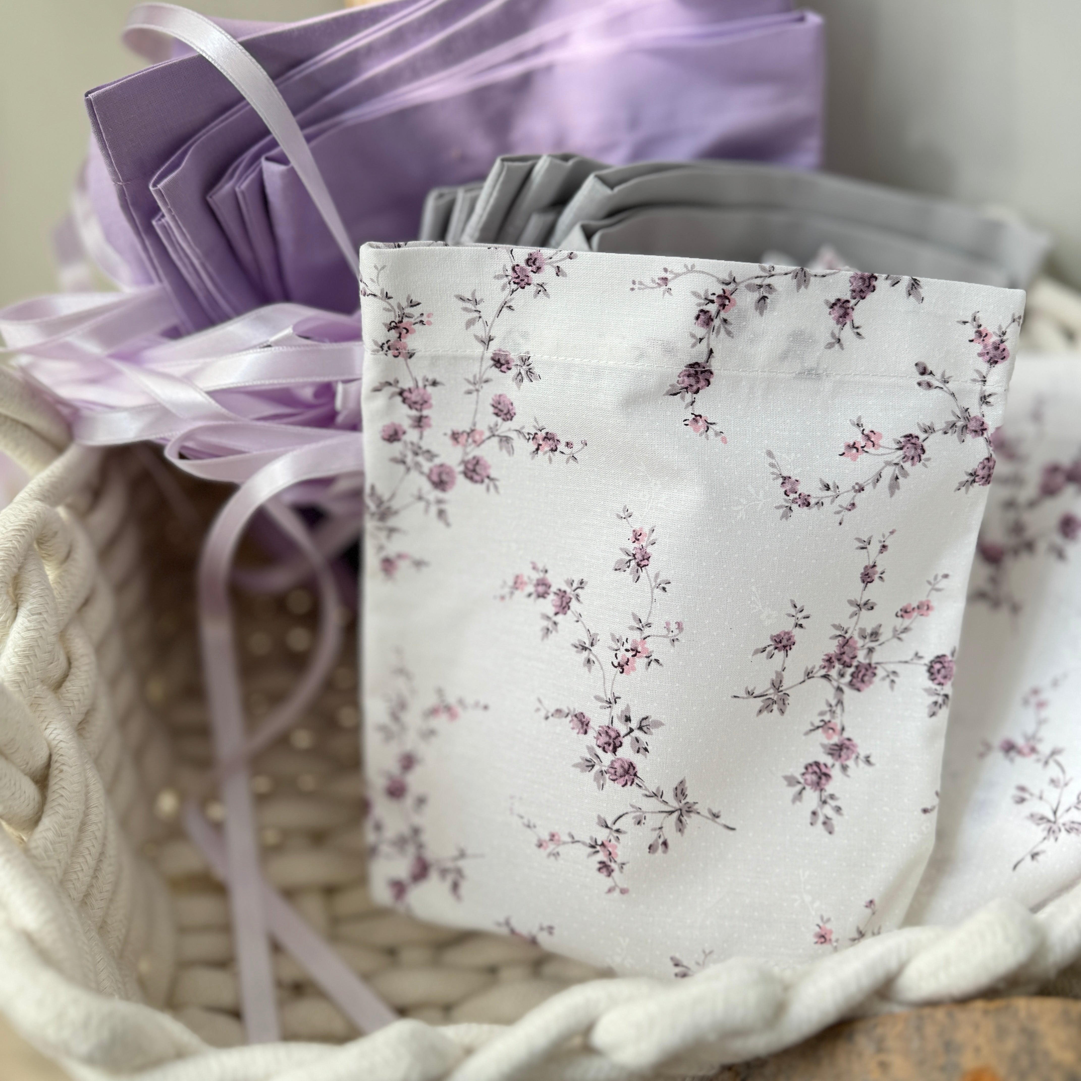 XL-Adventskalender Beutel / 24 Stoffsäckchen flieder/grau/Blüten