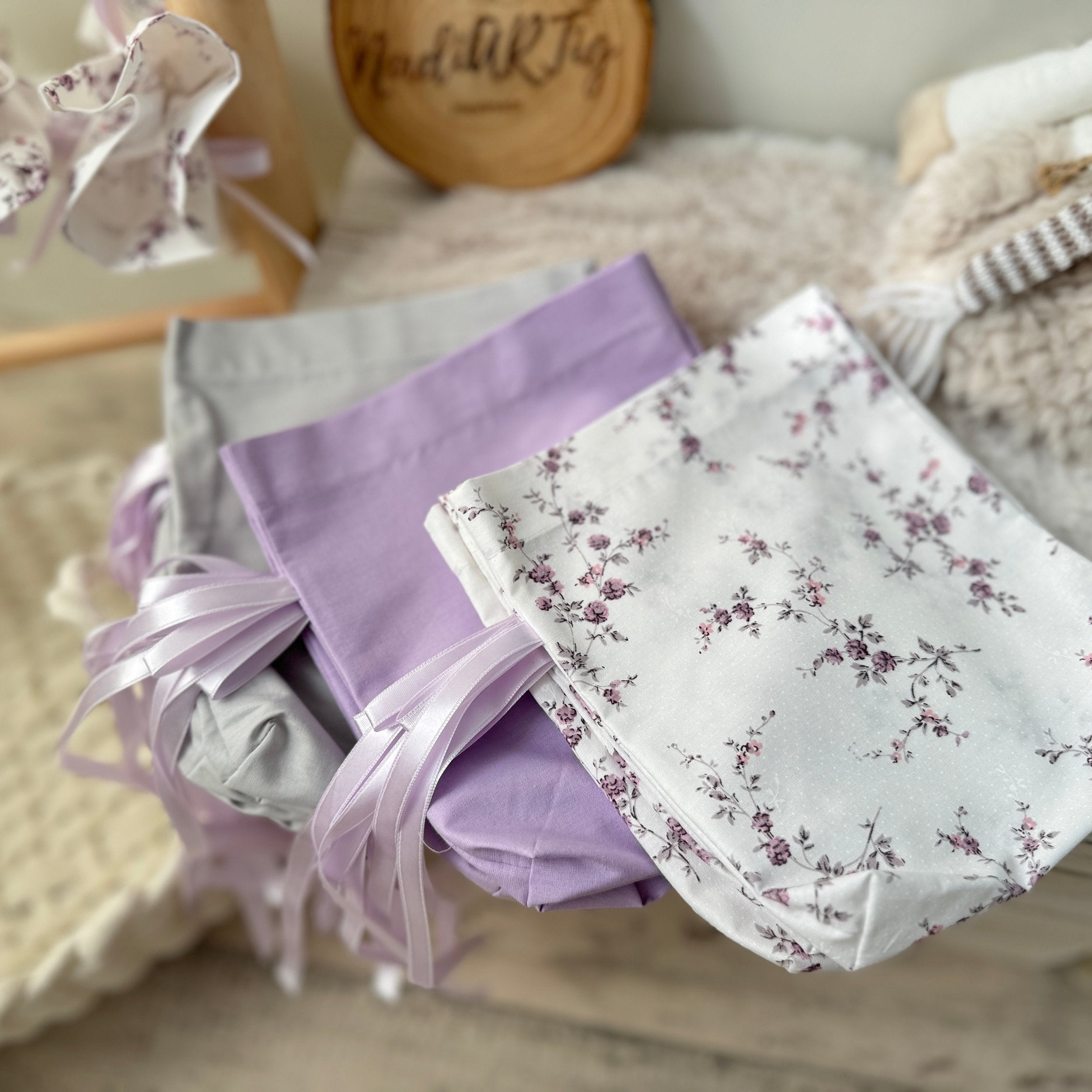 XL-Adventskalender Beutel / 24 Stoffsäckchen flieder/grau/Blüten