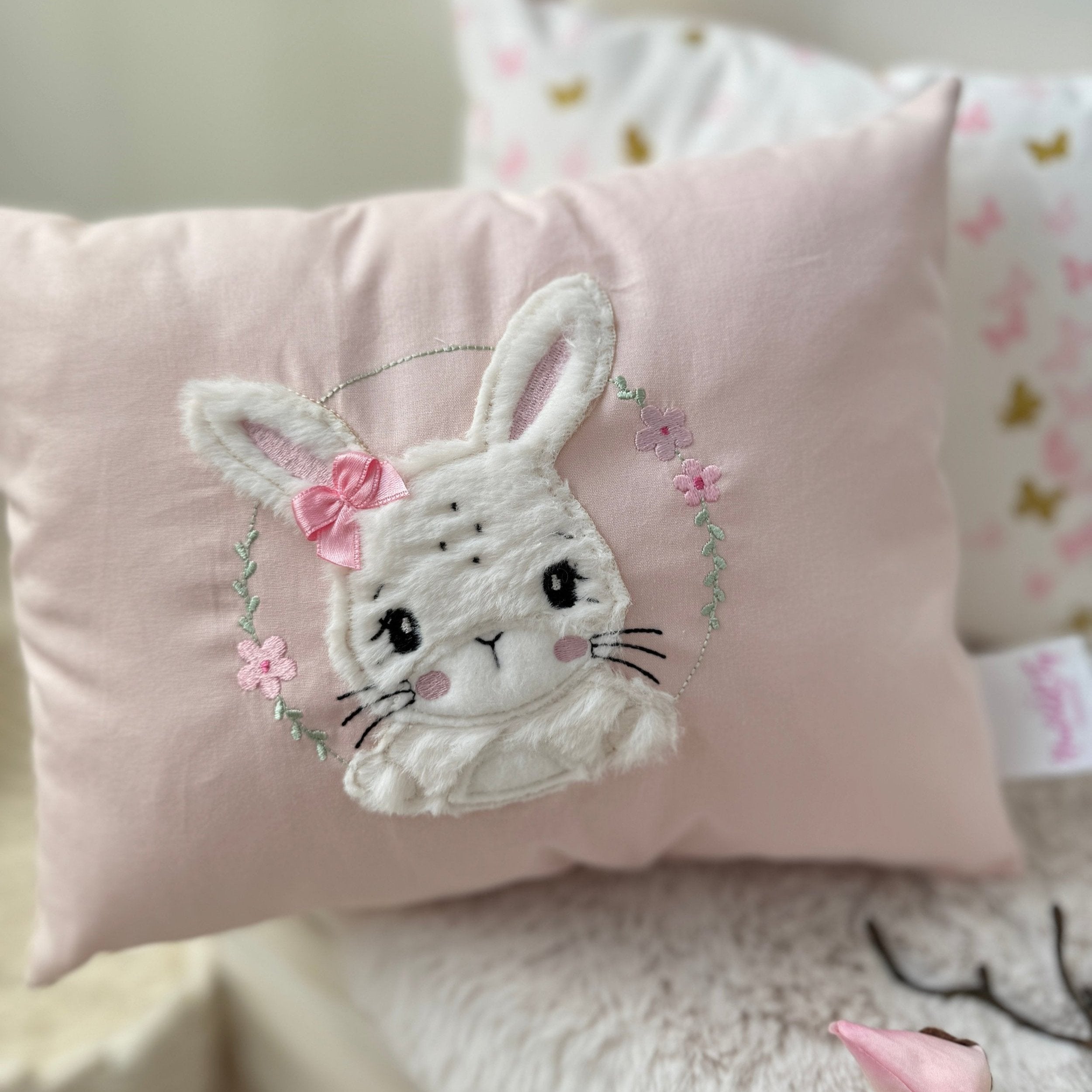 Kissen Hasenmädchen in Rosé