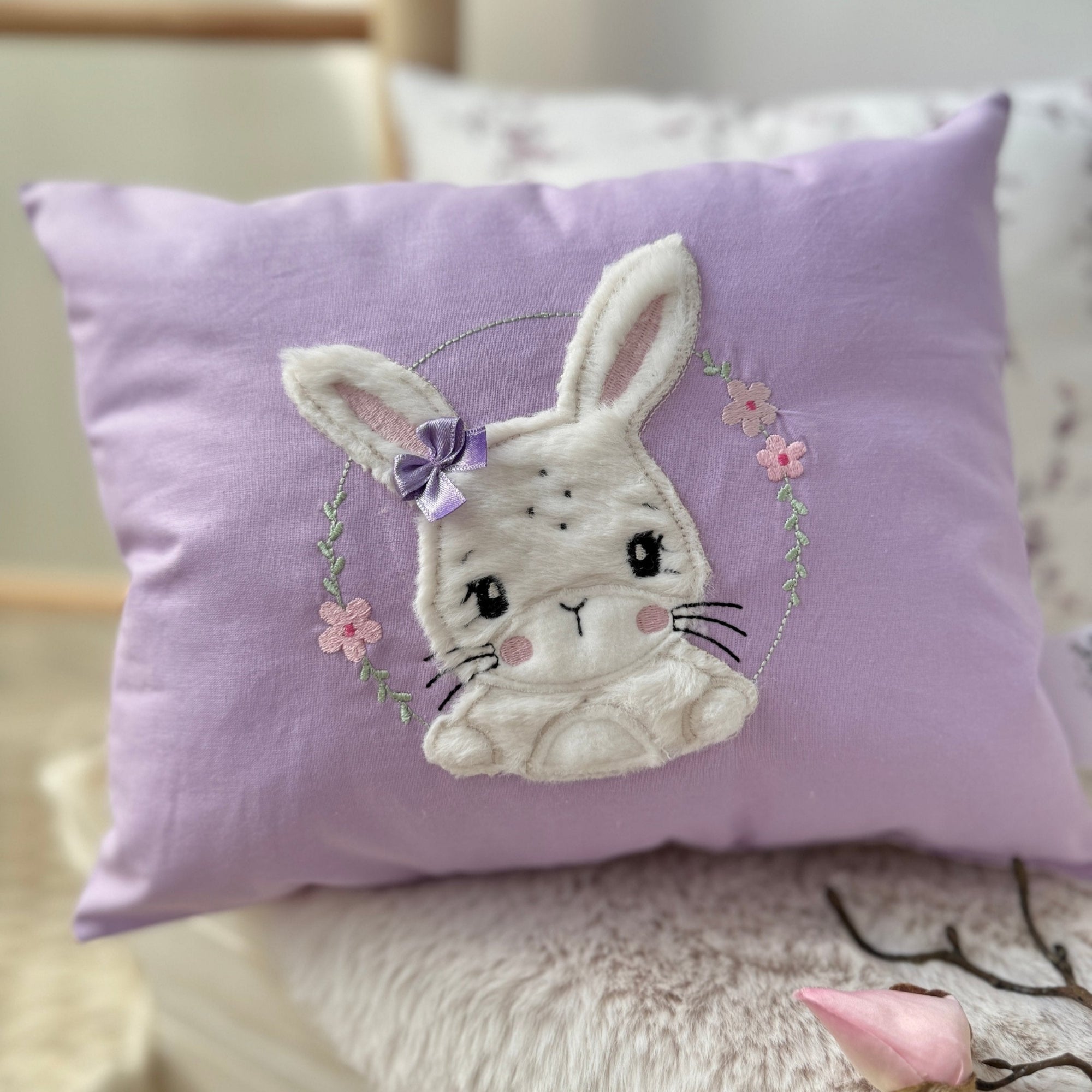 Kissen Hasenmädchen in Flieder