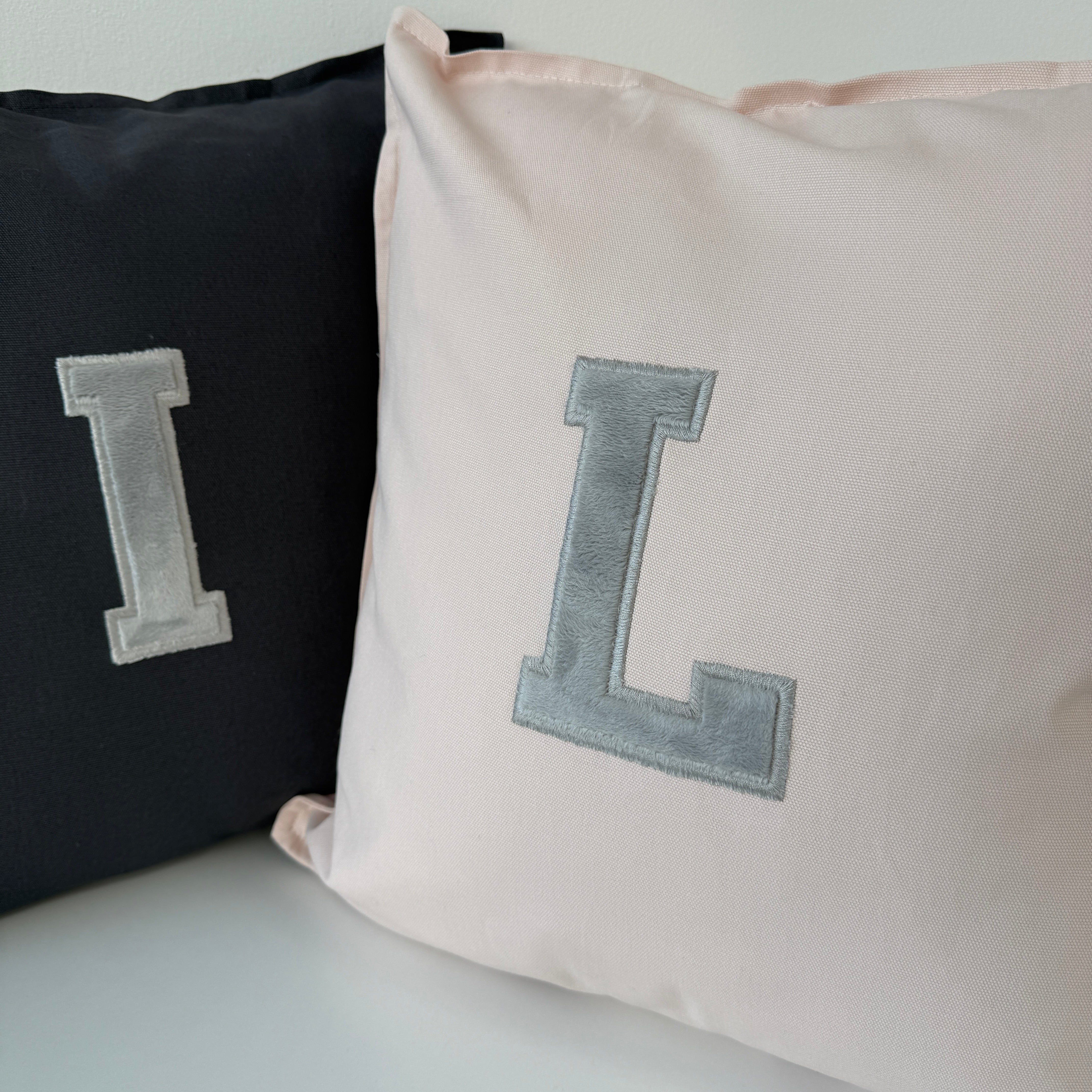 Personalisiertes Statement Kissen mit Initialen