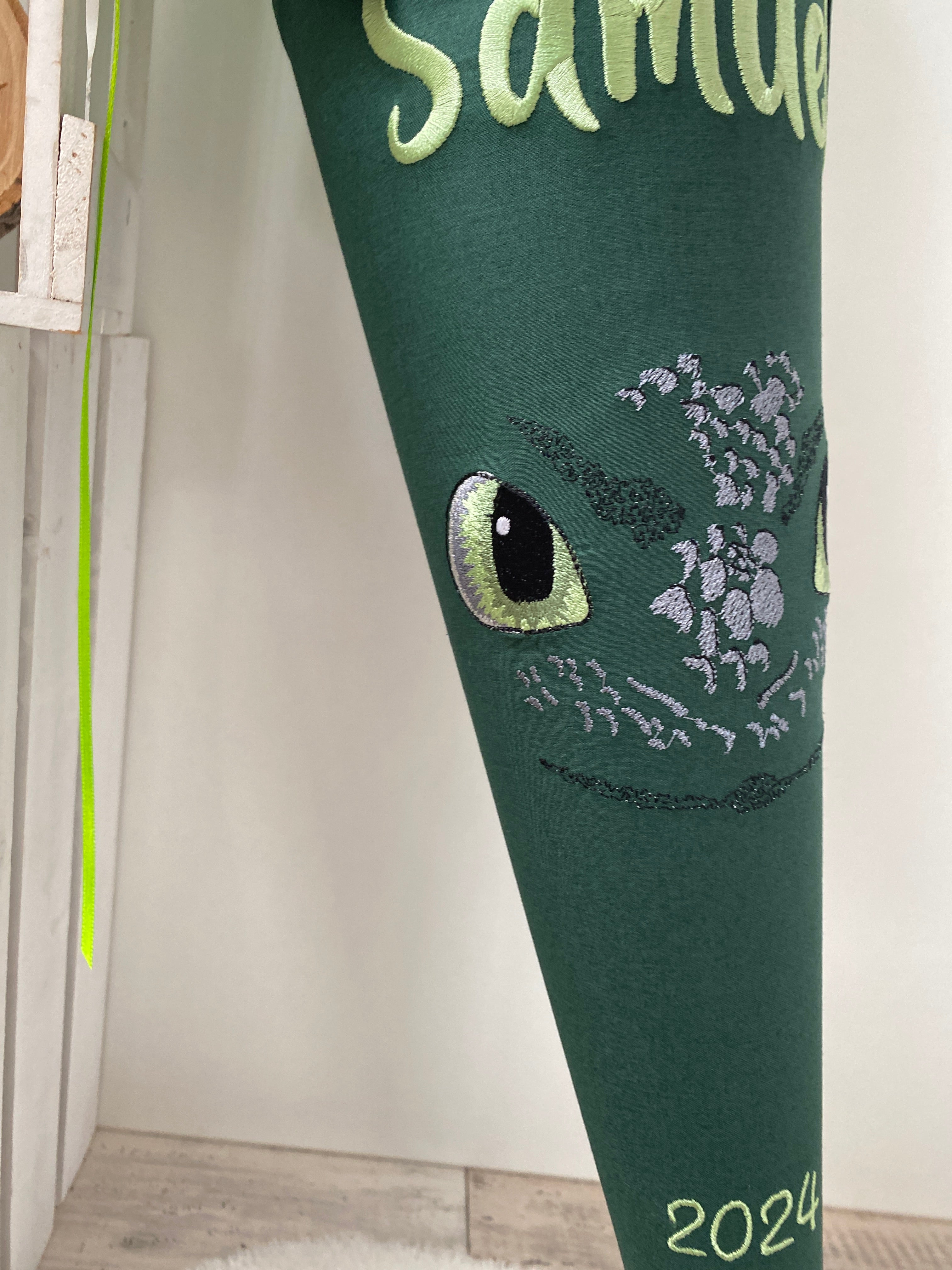 Schultüte Drache in limette/dunkelgrün