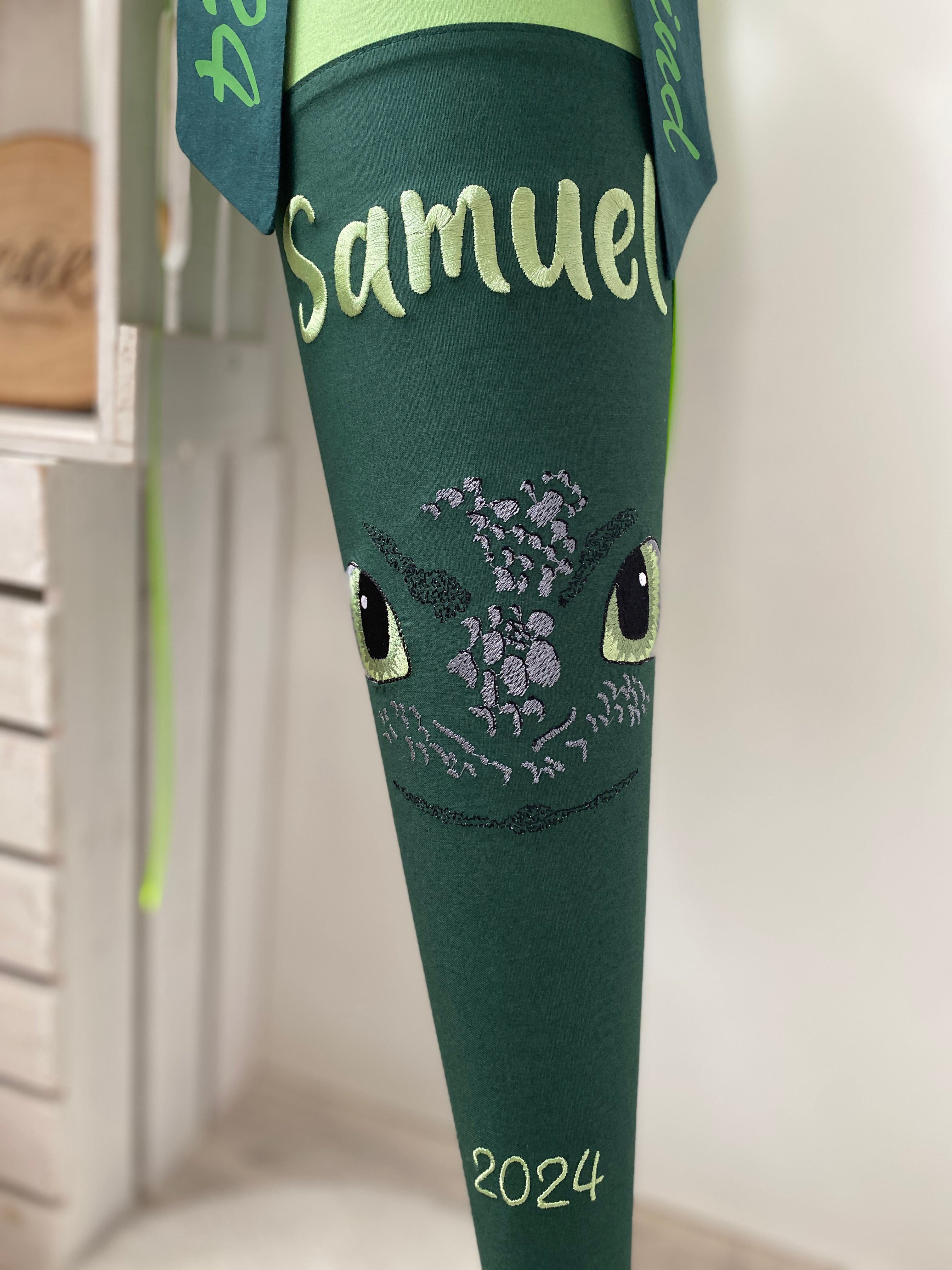 Schultüte Drache in limette/dunkelgrün