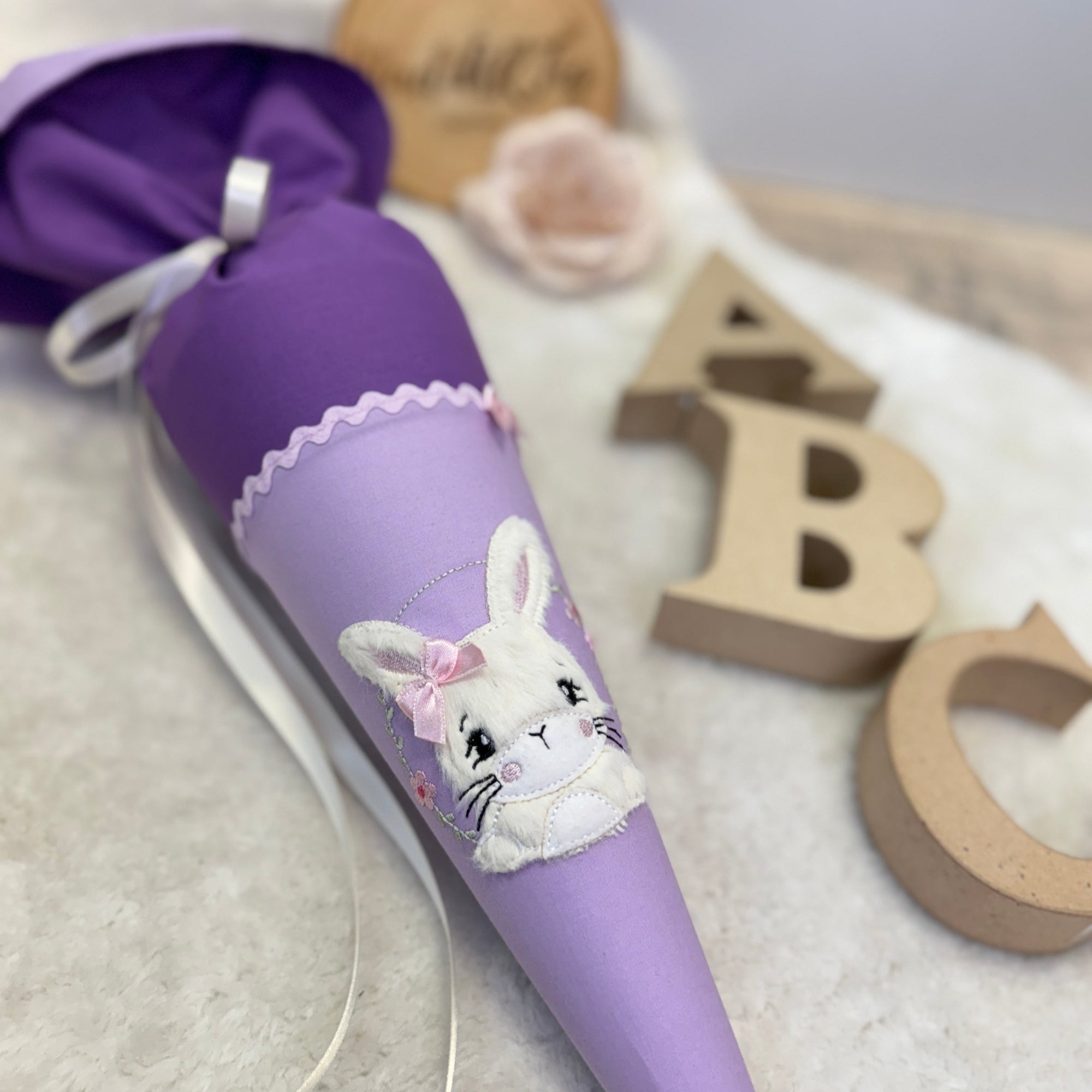 Kindergarten-Schultüte Hase in lila/flieder